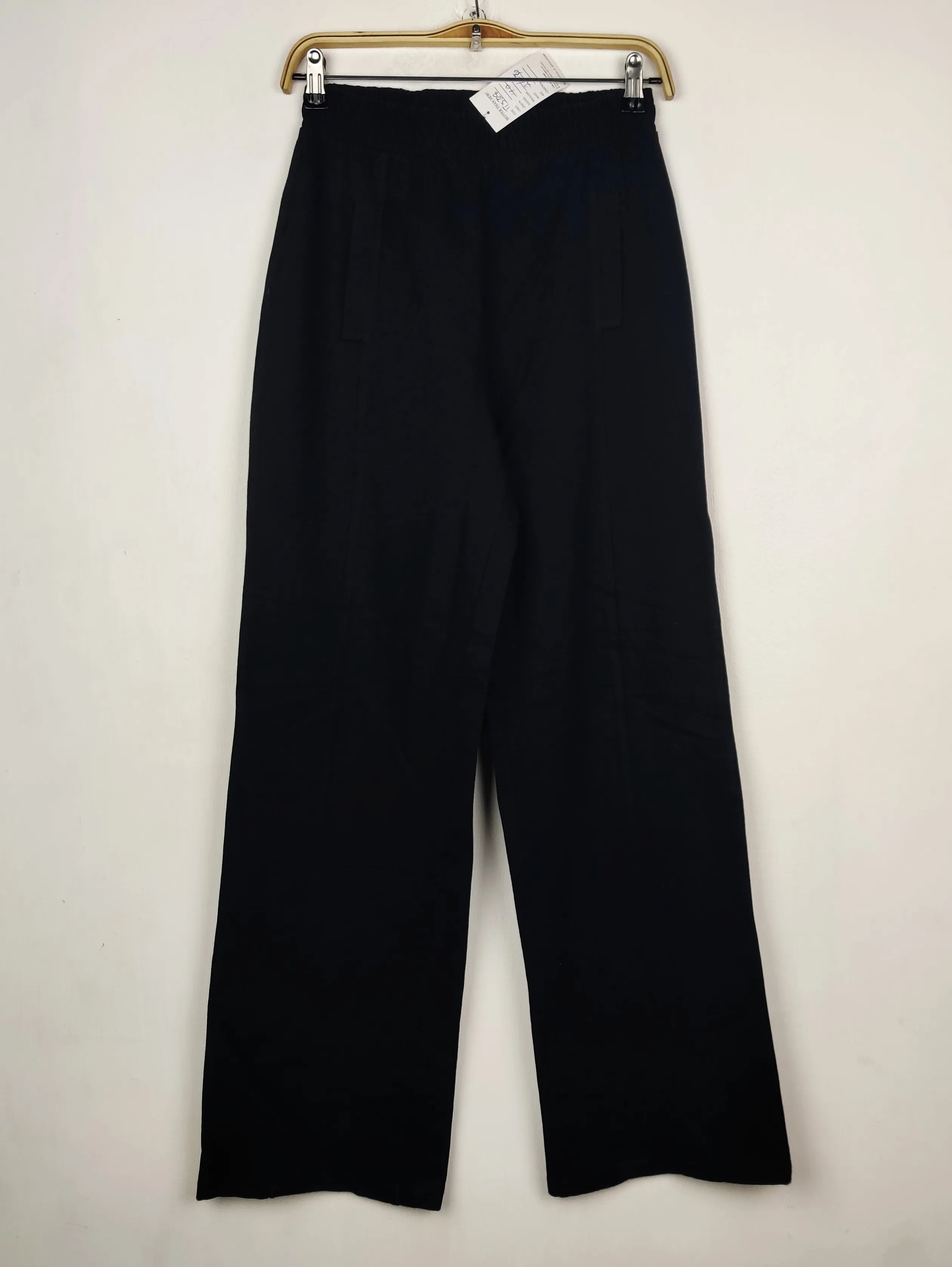 Buy online pre-used pre-loved 100% authentic & Original branded Asos (TT-3728) available in Pakistan. Top international brands avilable.
