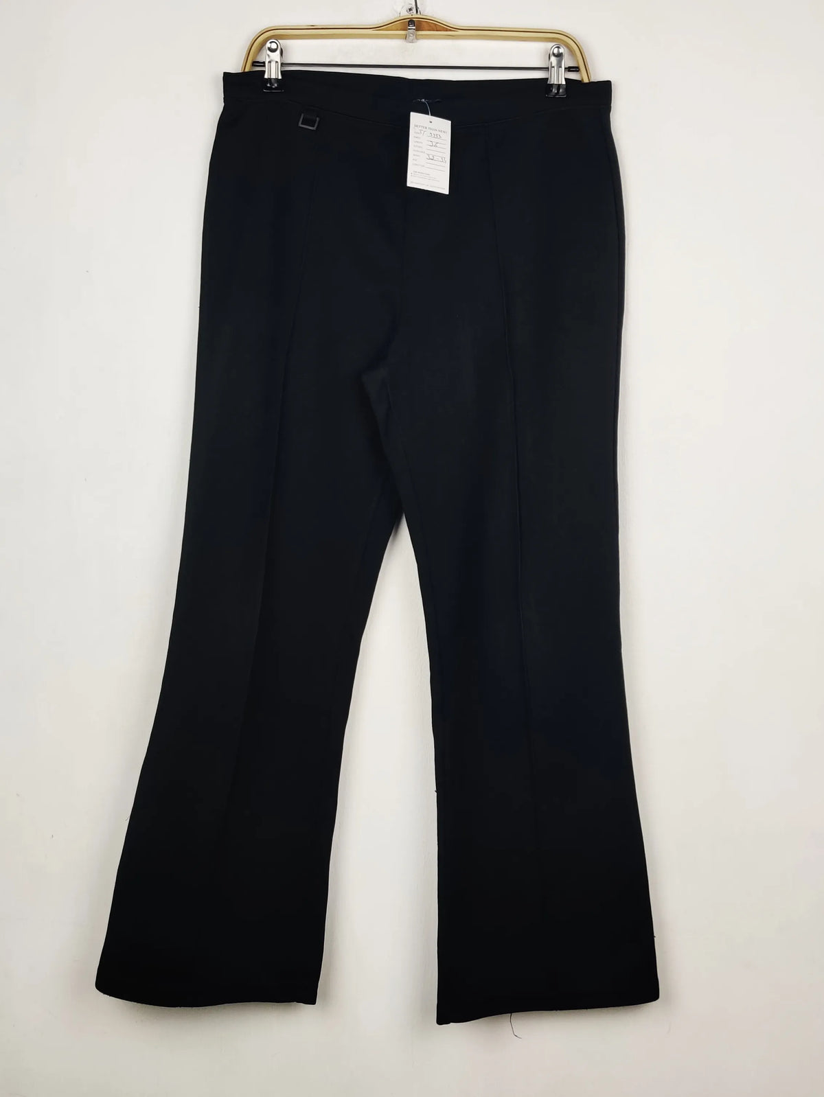 Buy online pre-used pre-loved 100% authentic & Original branded Warehouse (TT-3733) available in Pakistan. Top international brands avilable.