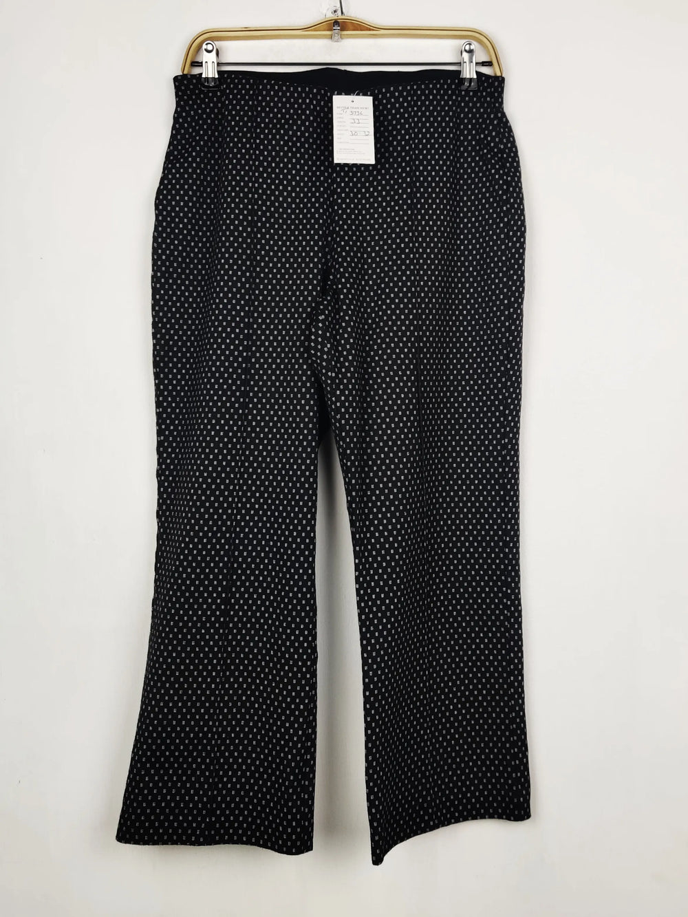 Buy online pre-used pre-loved 100% authentic & Original branded Straight Leg (TT-3736) available in Pakistan. Top international brands avilable.