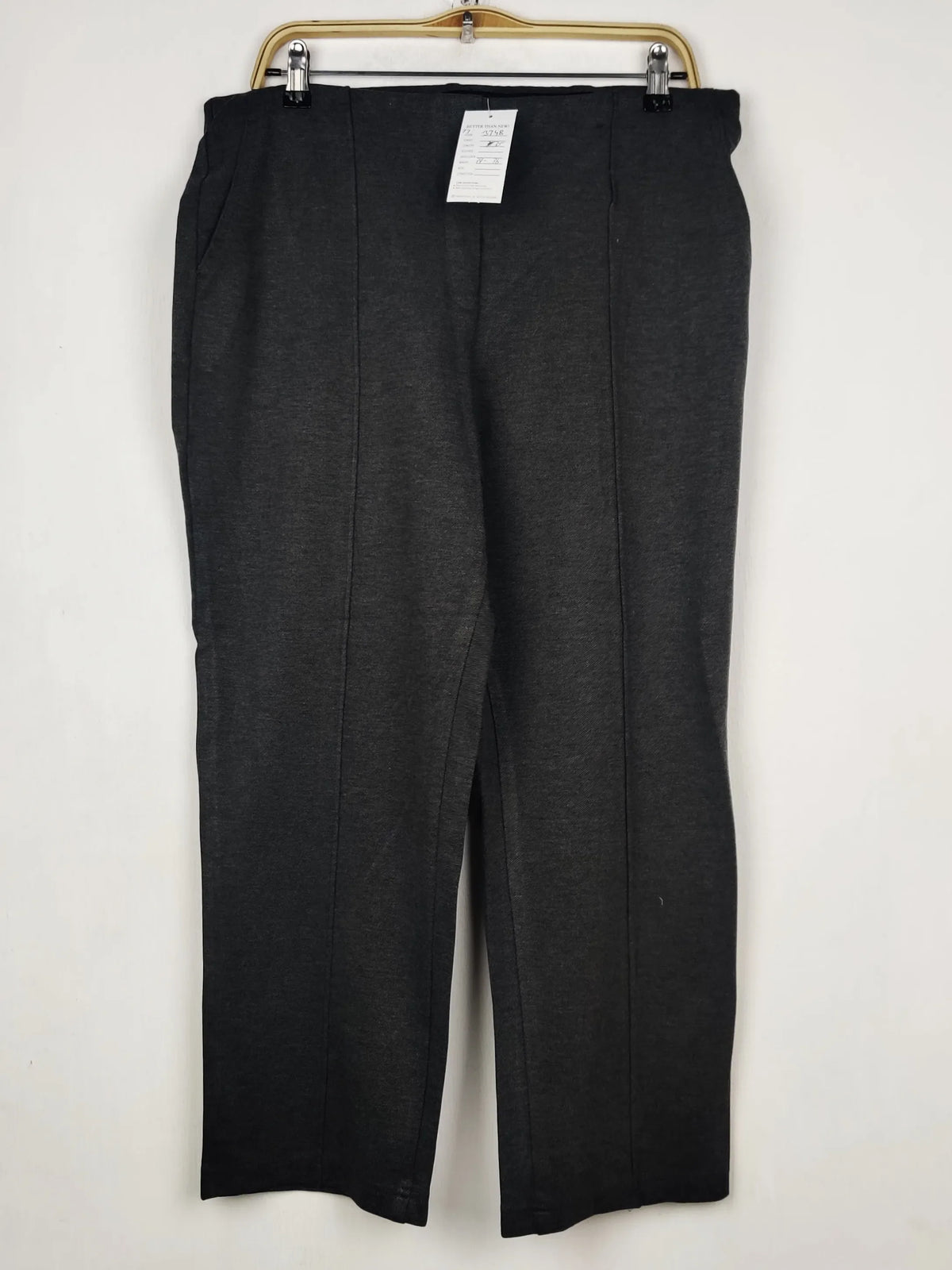 Buy online pre-used pre-loved 100% authentic & Original branded Unknown Brand (TT-3748) available in Pakistan. Top international brands avilable.