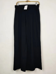 Buy online pre-used pre-loved 100% authentic & Original branded Unknown Brand (TT-3755) available in Pakistan. Top international brands avilable.
