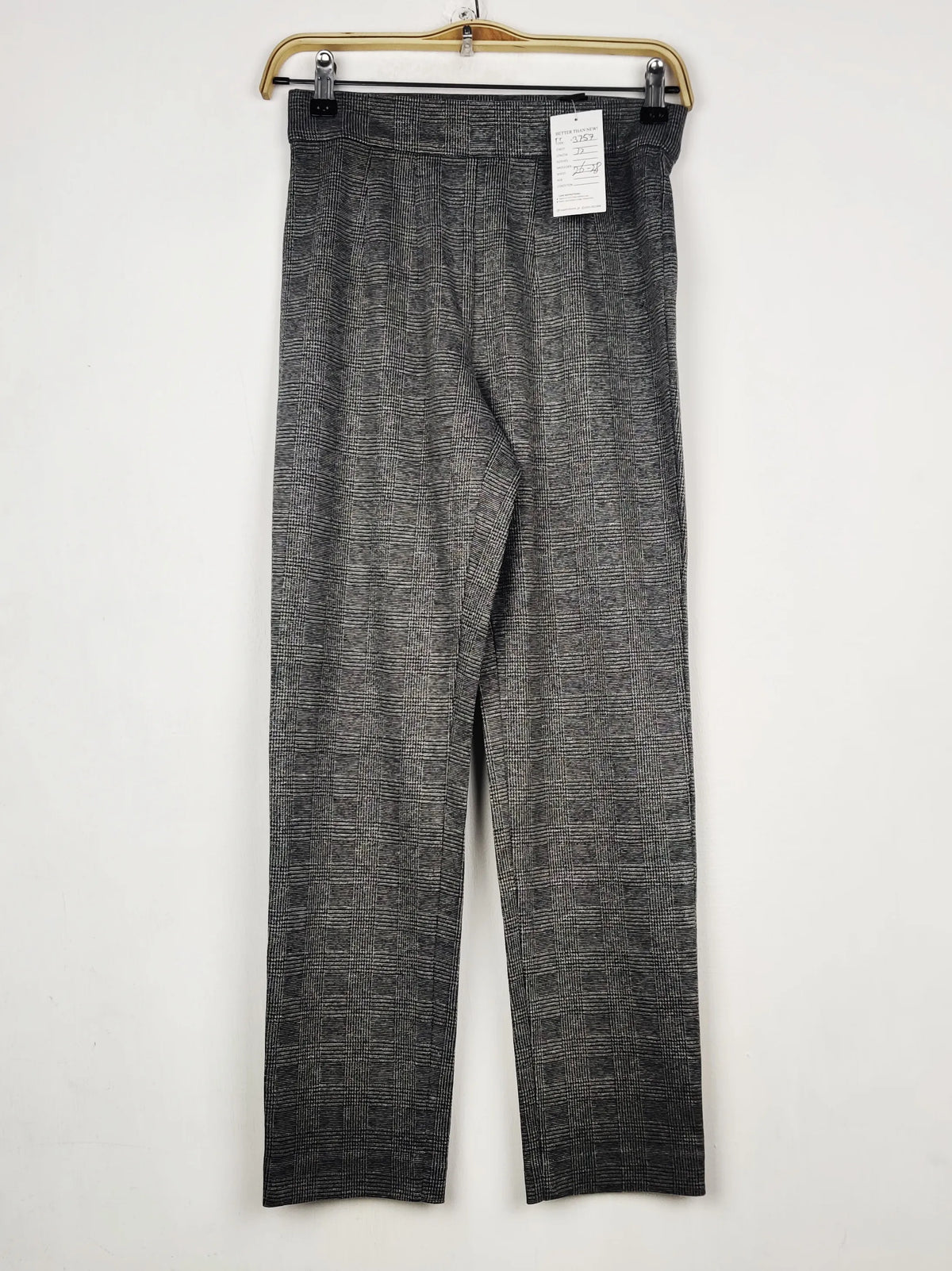 Buy online pre-used pre-loved 100% authentic & Original branded Marks & Spencer (TT-3757) available in Pakistan. Top international brands avilable.