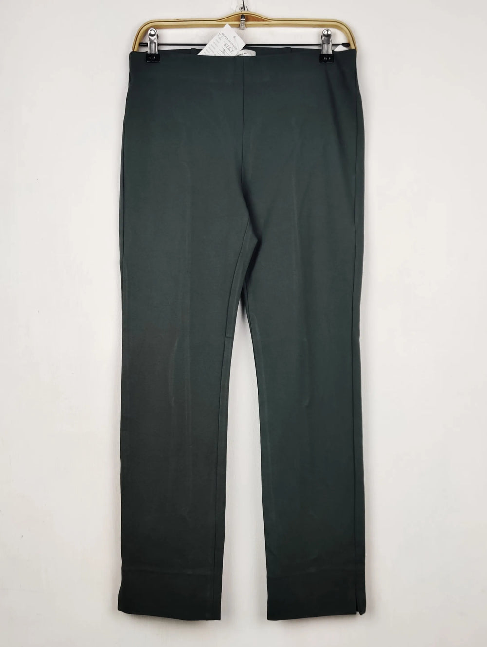 Buy online pre-used pre-loved 100% authentic & Original branded Vince (TT-3767) available in Pakistan. Top international brands avilable.