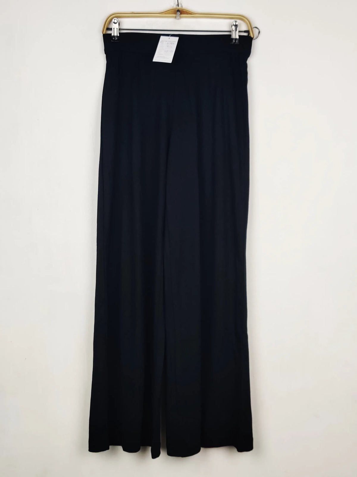Buy online pre-used pre-loved 100% authentic & Original branded Unknown Brand (TT-3783) available in Pakistan. Top international brands avilable.