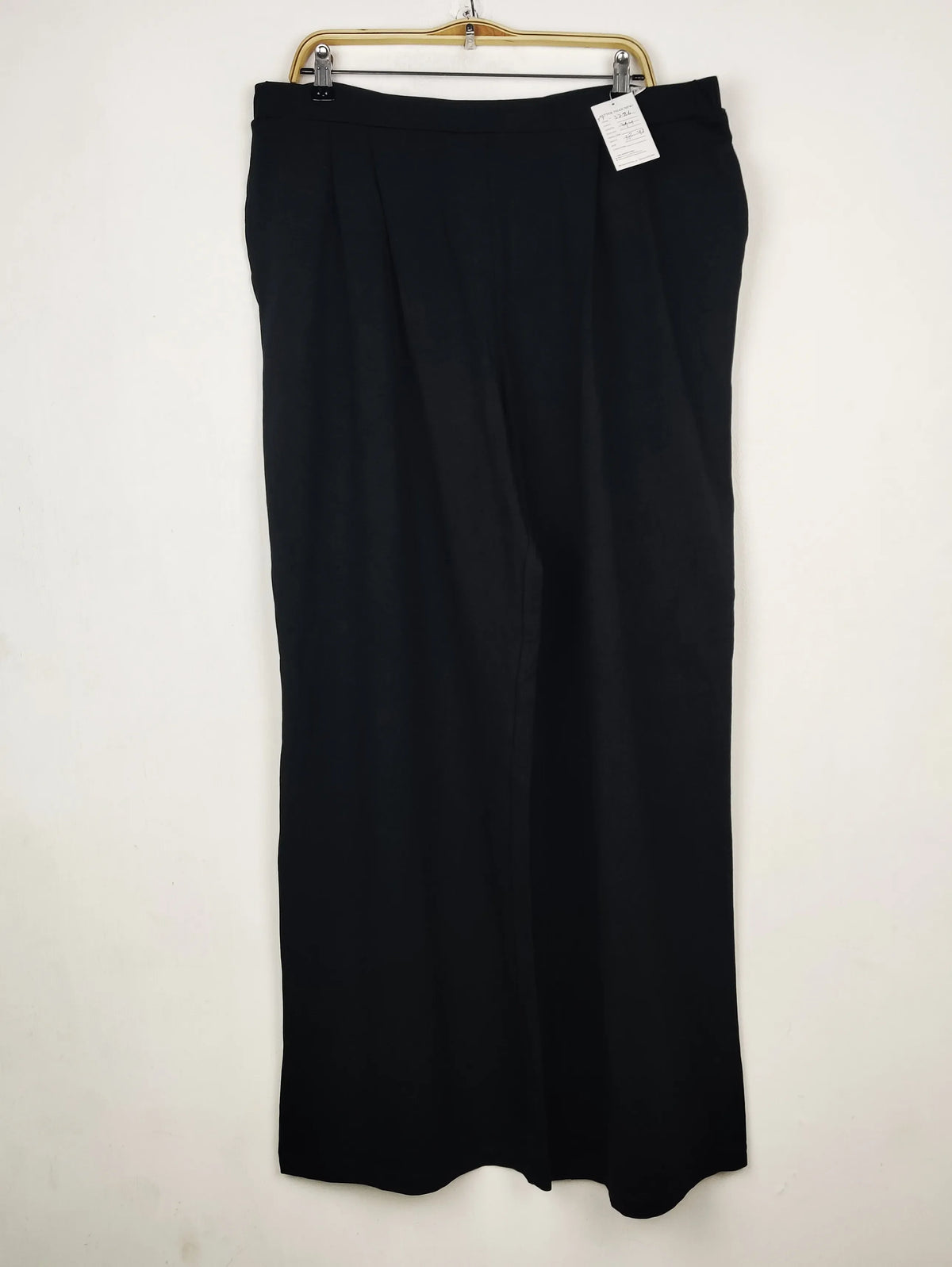 Buy online pre-used pre-loved 100% authentic & Original branded Saint Sofia (TT-3786) available in Pakistan. Top international brands avilable.