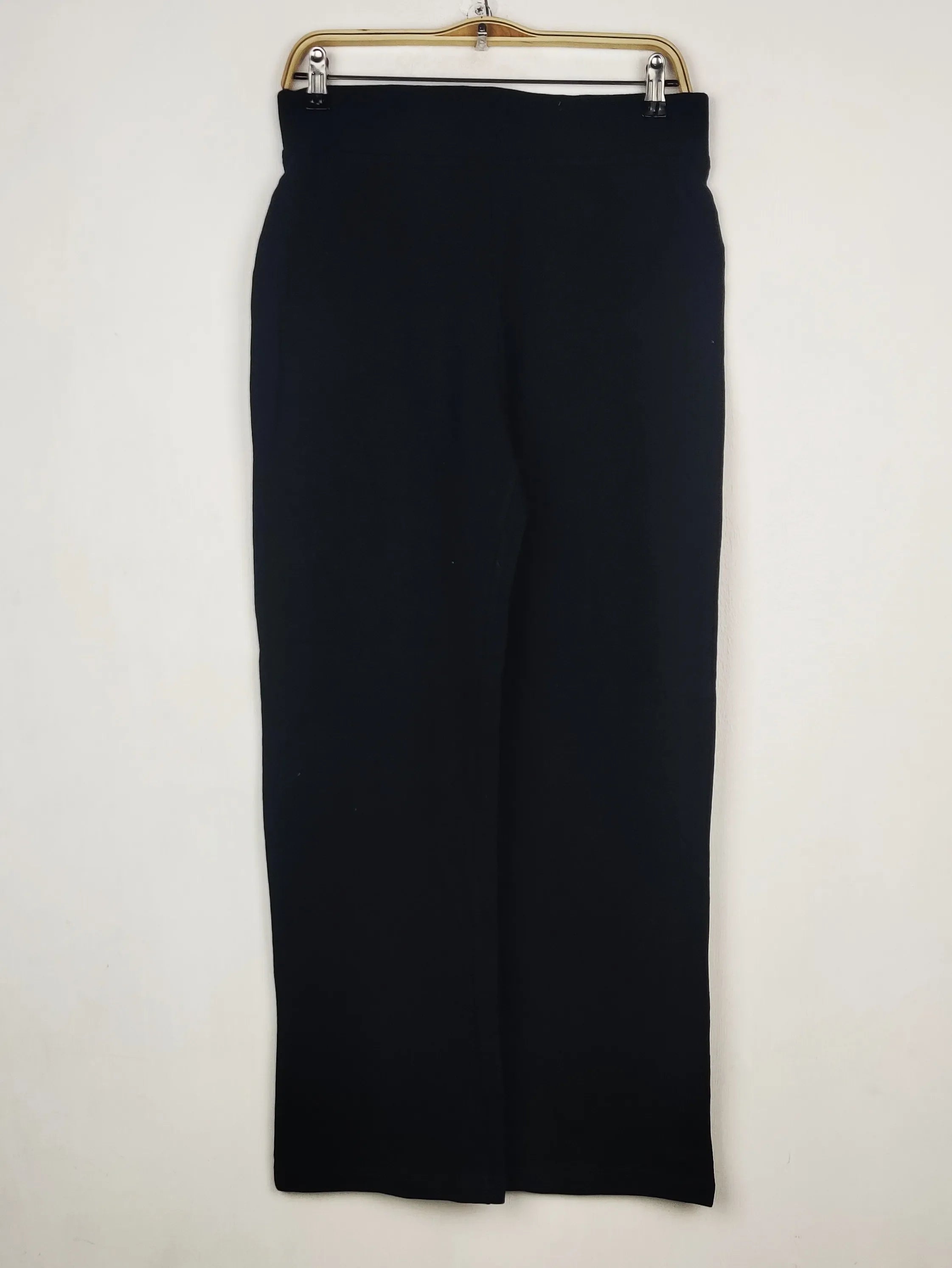 Buy online pre-used pre-loved 100% authentic & Original branded Capsule Leisure (TT-3795) available in Pakistan. Top international brands avilable.