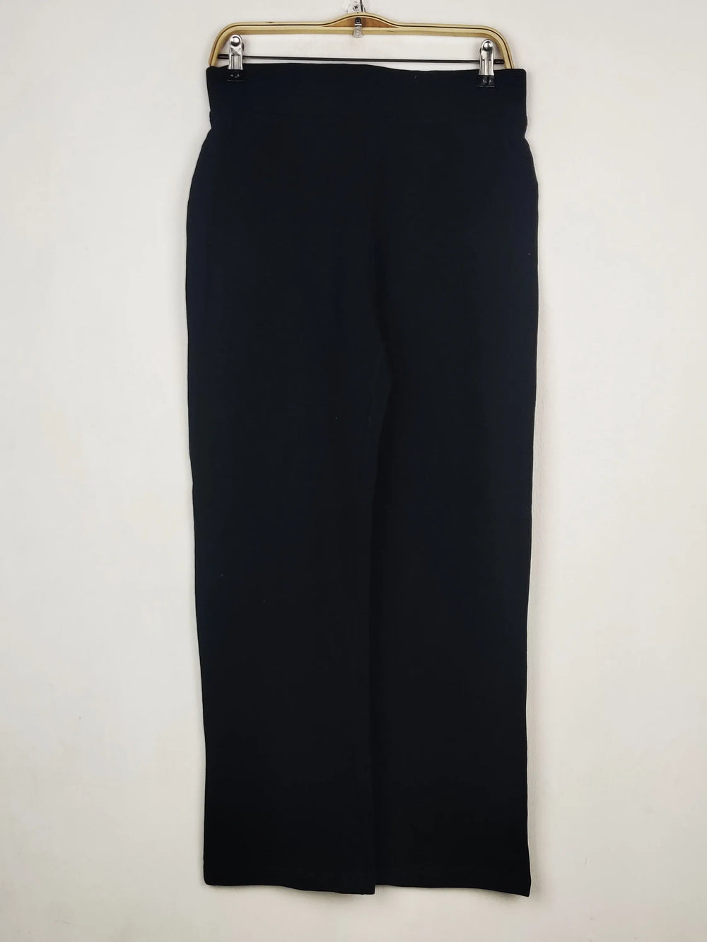 Buy online pre-used pre-loved 100% authentic & Original branded Capsule Leisure (TT-3795) available in Pakistan. Top international brands avilable.