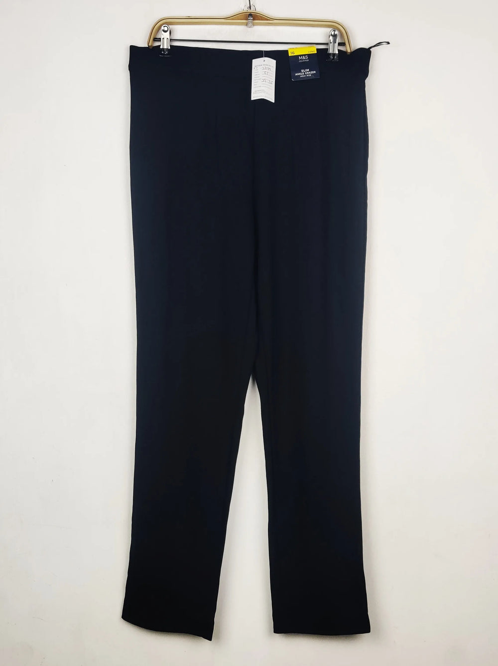 Buy online pre-used pre-loved 100% authentic & Original branded Marks & Spencer (TT-3799) available in Pakistan. Top international brands avilable.