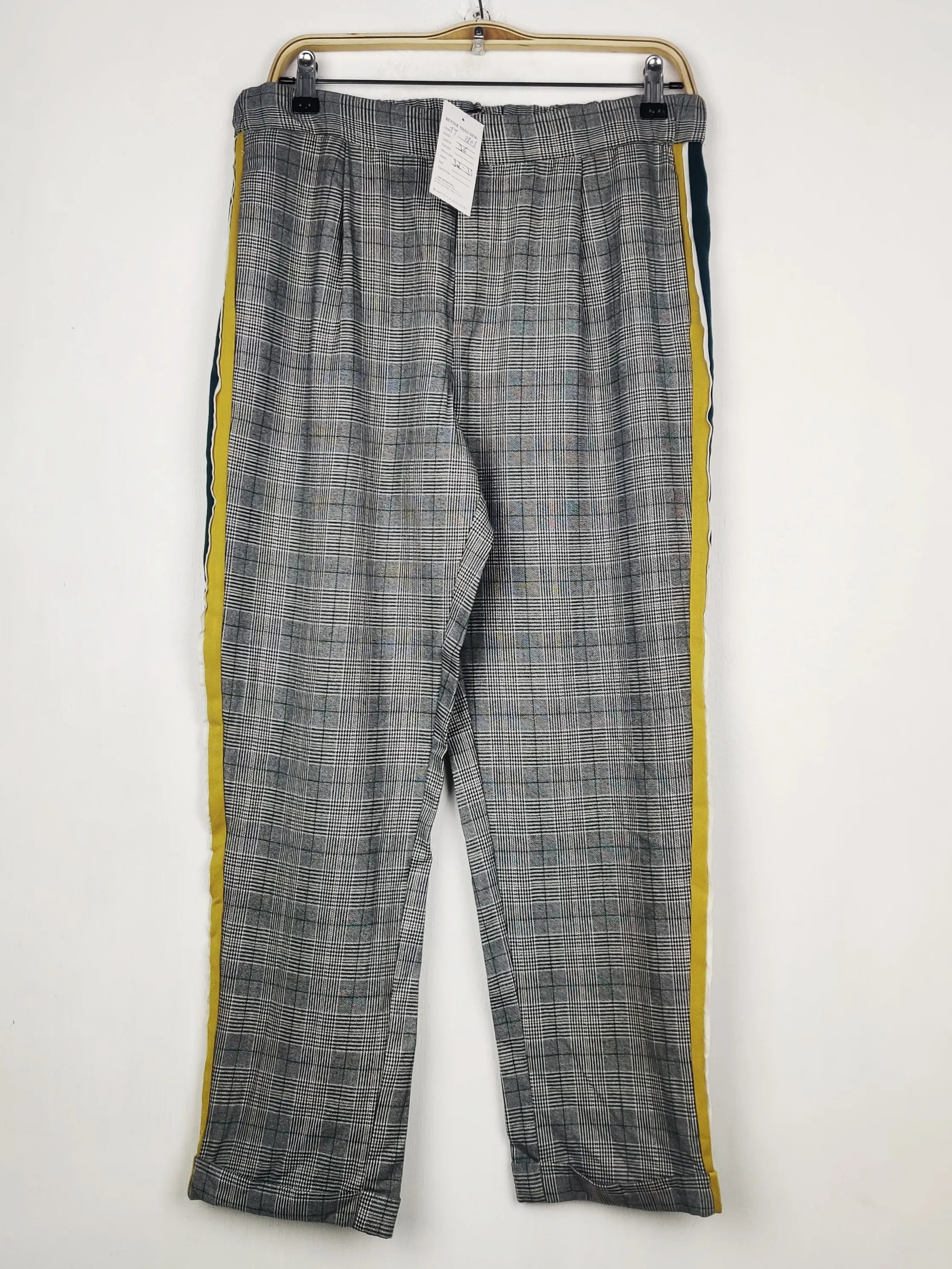 Buy online pre-used pre-loved 100% authentic & Original branded Zara (TT-3803) available in Pakistan. Top international brands avilable.