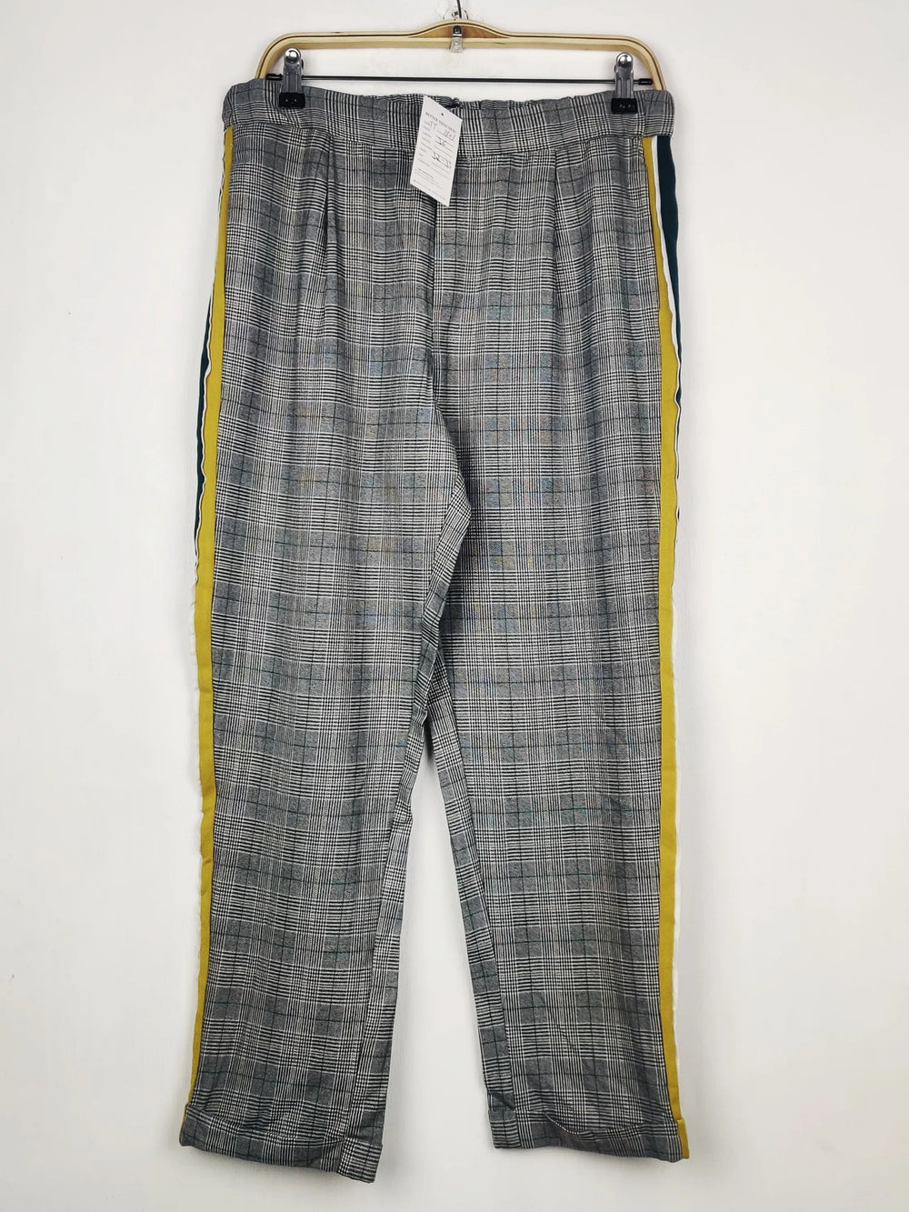 Buy online pre-used pre-loved 100% authentic & Original branded Zara (TT-3803) available in Pakistan. Top international brands avilable.