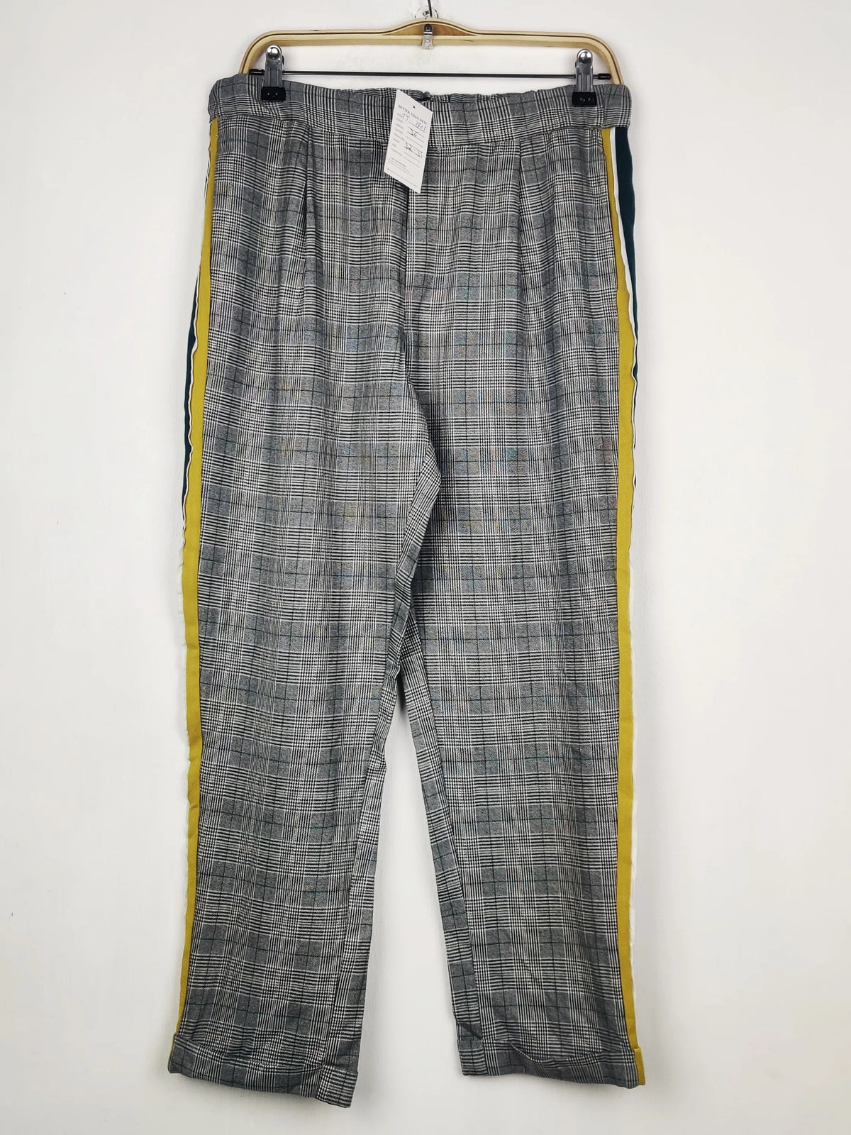 Buy online pre-used pre-loved 100% authentic & Original branded Zara (TT-3803) available in Pakistan. Top international brands avilable.