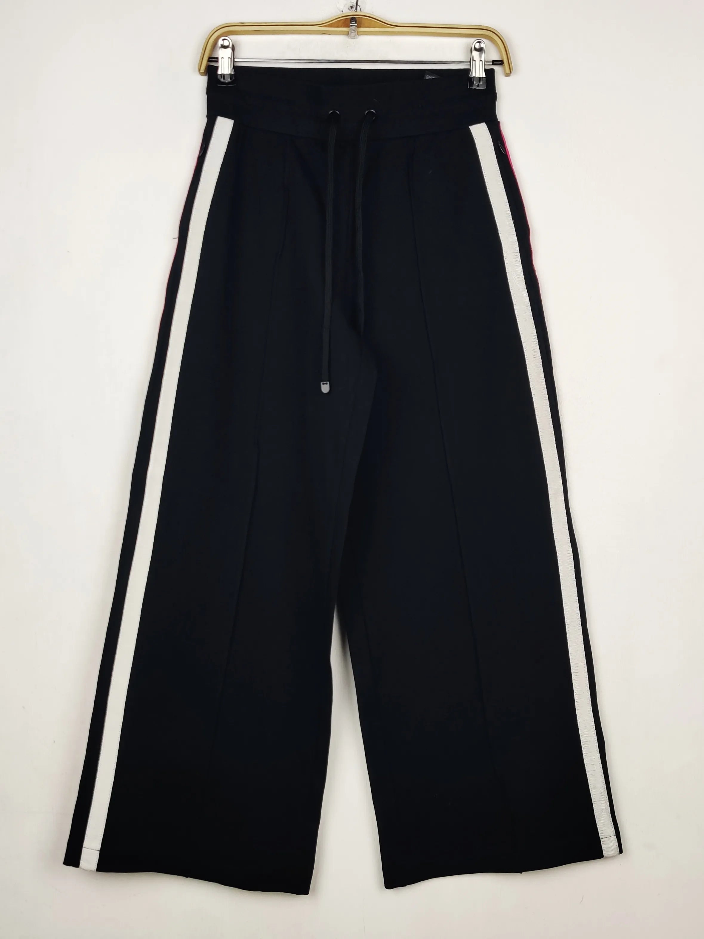Buy online pre-used pre-loved 100% authentic & Original branded Marks & Spencer (TT-3835) available in Pakistan. Top international brands avilable.