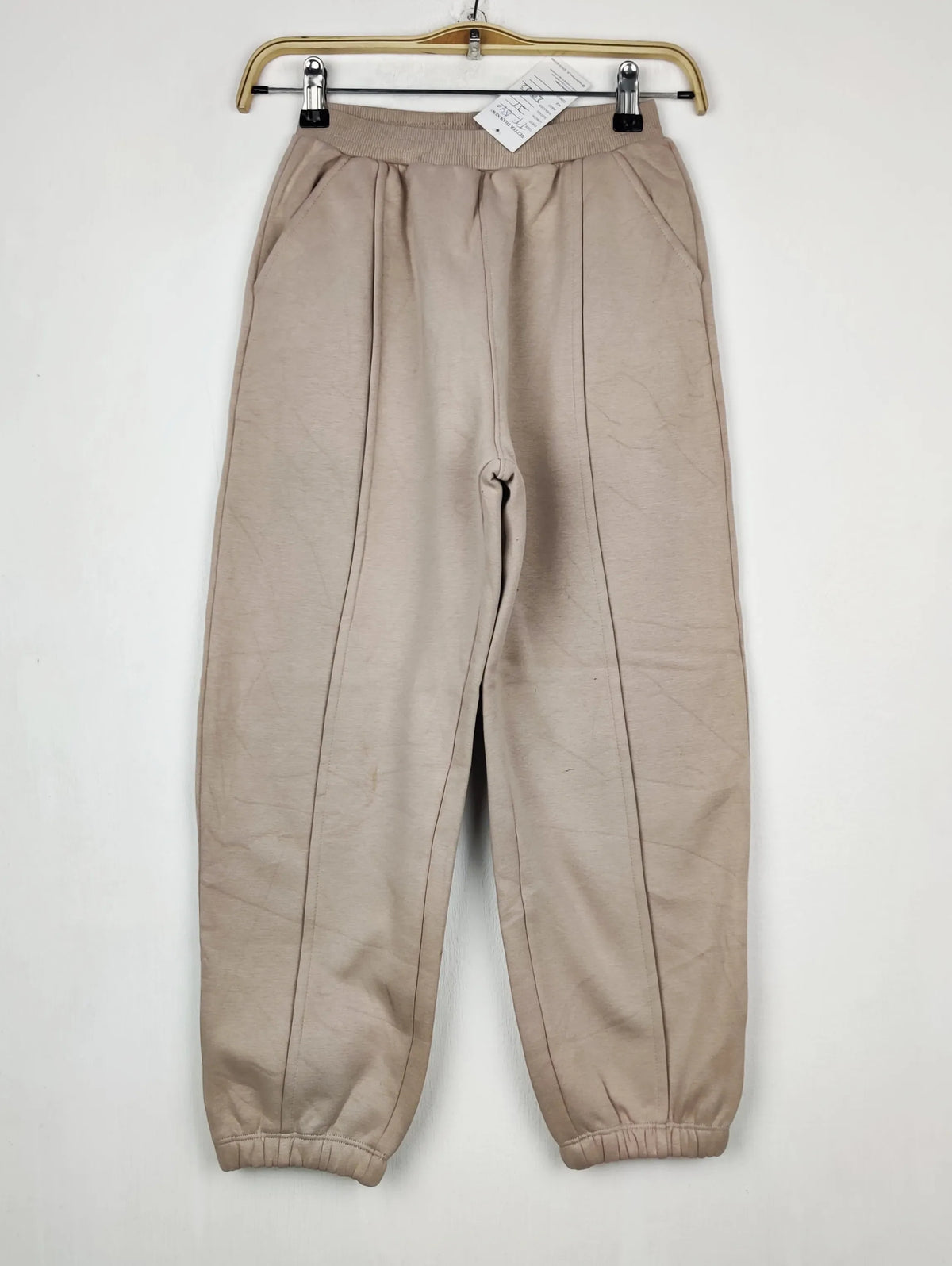Buy online pre-used pre-loved 100% authentic & Original branded Unknown Brand (TT-3840) available in Pakistan. Top international brands avilable.