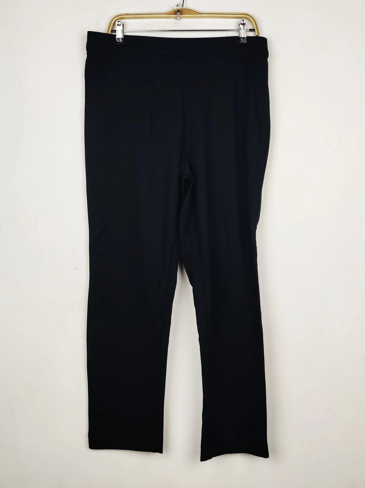 Buy online pre-used pre-loved 100% authentic & Original branded Marks & Spencer (TT-3841) available in Pakistan. Top international brands avilable.