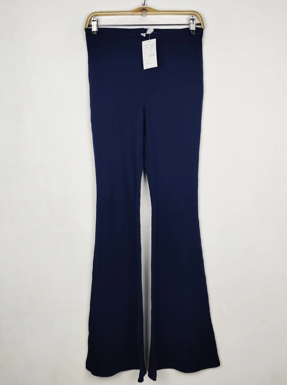Buy online pre-used pre-loved 100% authentic & Original branded H&M (TT-3866) available in Pakistan. Top international brands avilable.