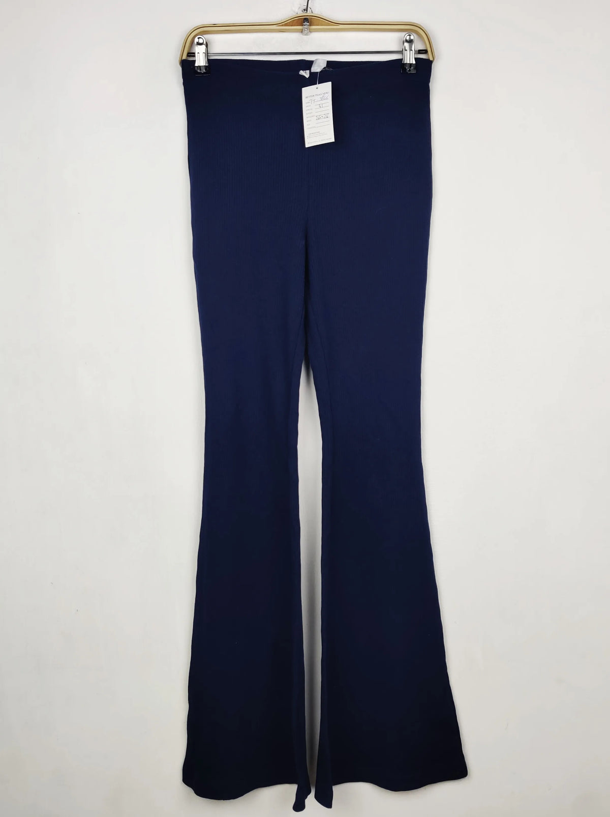 Buy online pre-used pre-loved 100% authentic & Original branded H&M (TT-3866) available in Pakistan. Top international brands avilable.