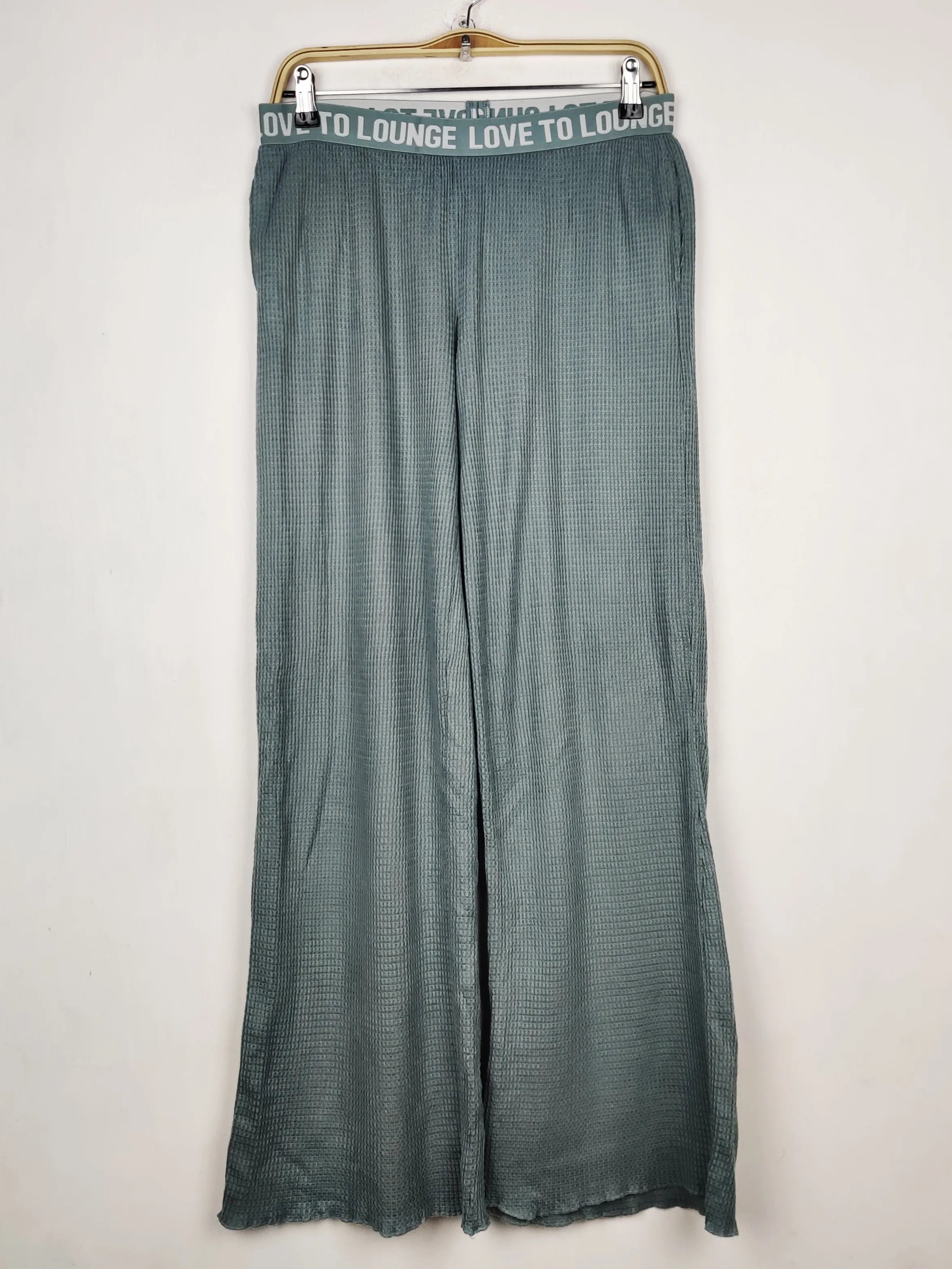 Buy online pre-used pre-loved 100% authentic & Original branded Primark (TT-3867) available in Pakistan. Top international brands avilable.