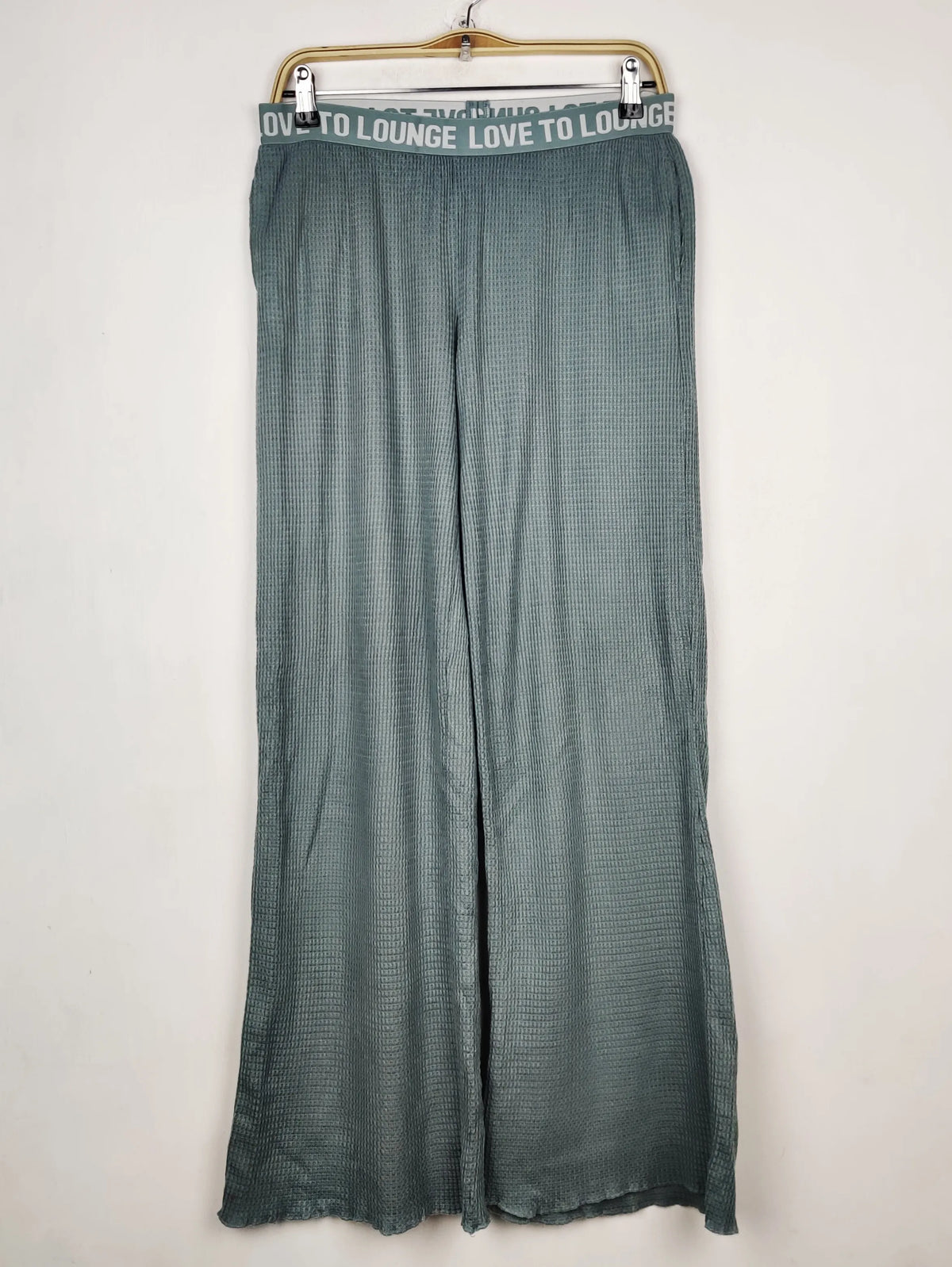 Buy online pre-used pre-loved 100% authentic & Original branded Primark (TT-3867) available in Pakistan. Top international brands avilable.