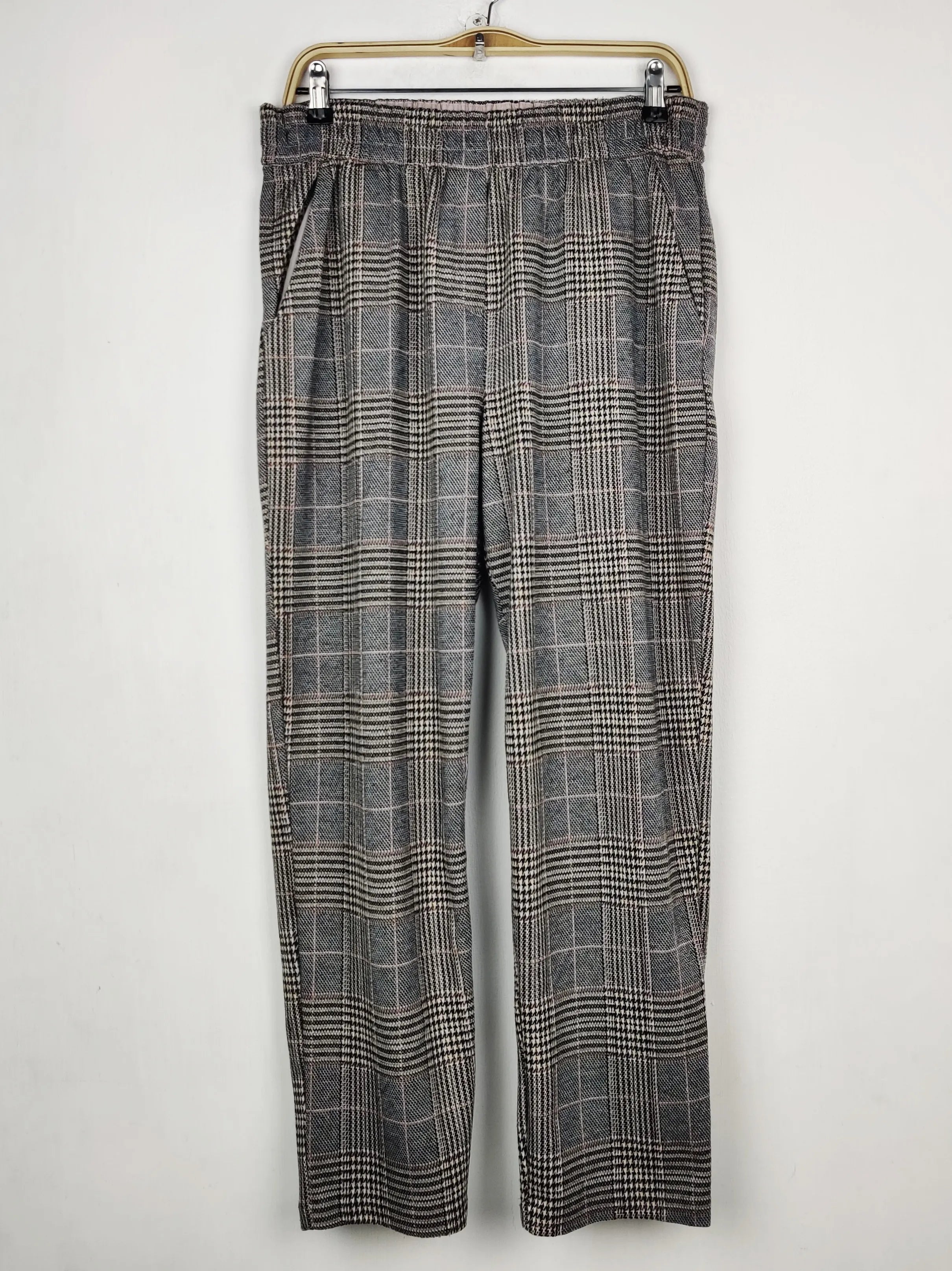 Buy online pre-used pre-loved 100% authentic & Original branded Primark (TT-3869) available in Pakistan. Top international brands avilable.
