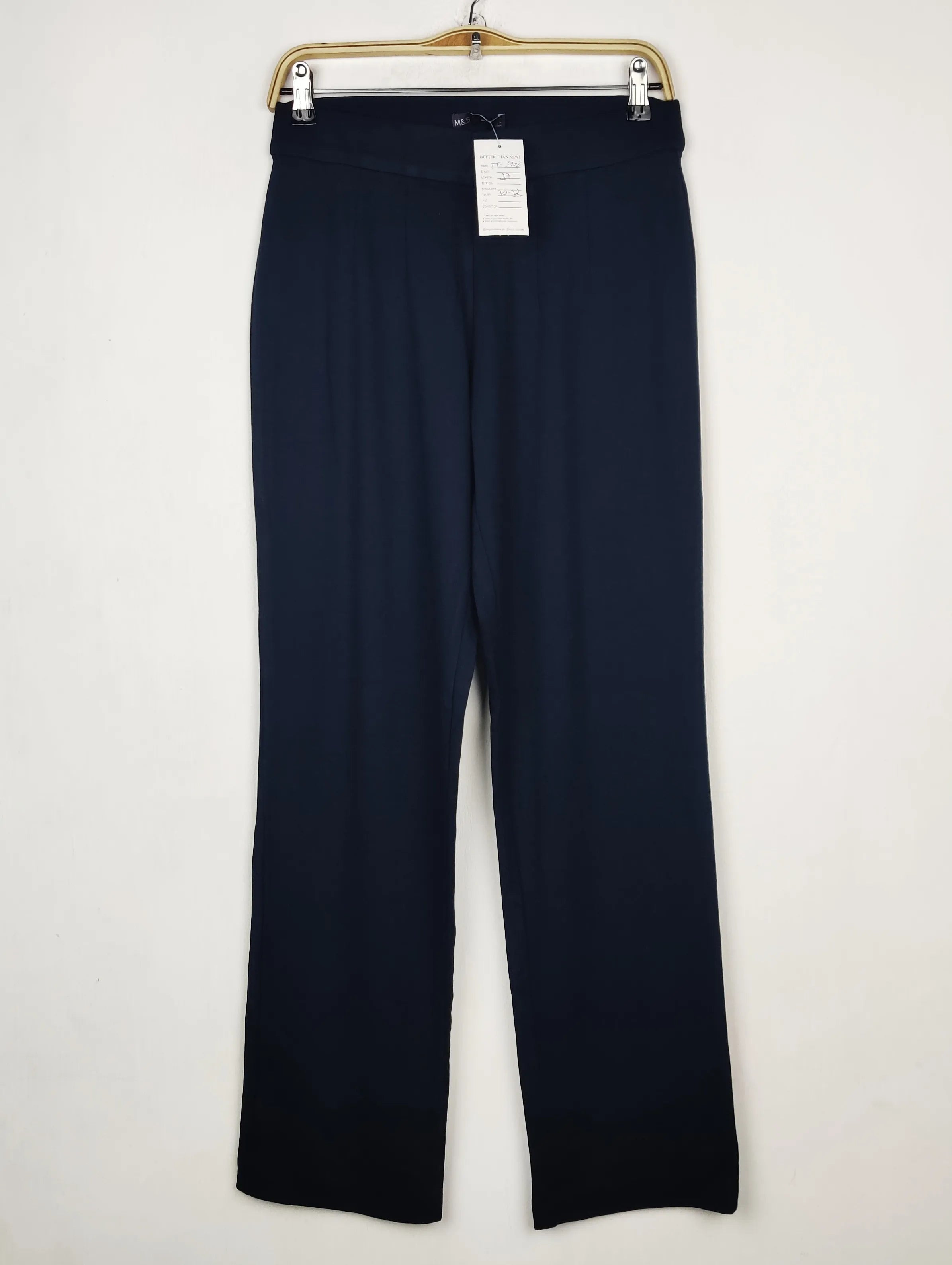 Buy online pre-used pre-loved 100% authentic & Original branded Marks & Spencer (TT-3902) available in Pakistan. Top international brands avilable.