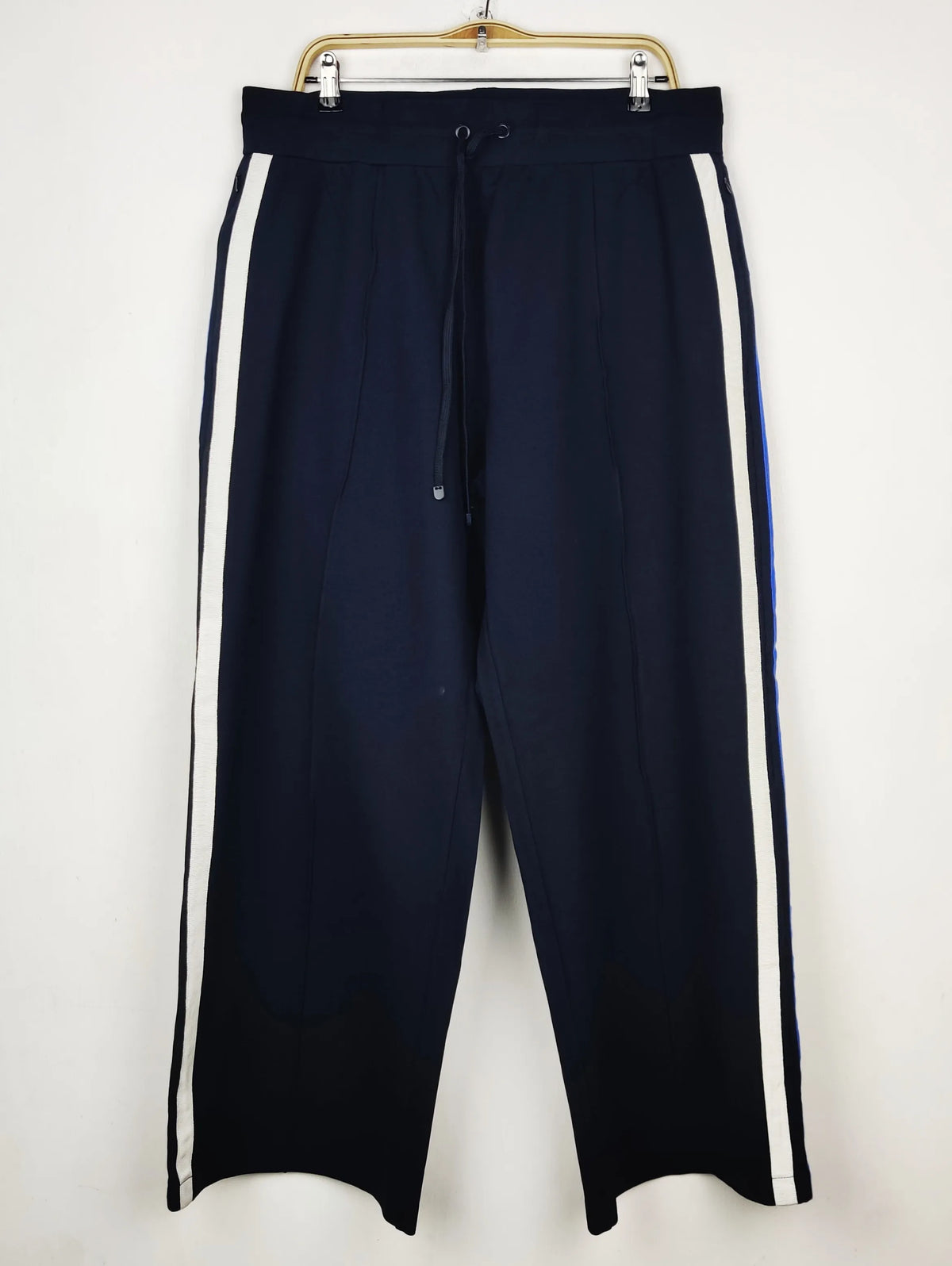 Buy online pre-used pre-loved 100% authentic & Original branded Marks & Spencer (TT-3909) available in Pakistan. Top international brands avilable.