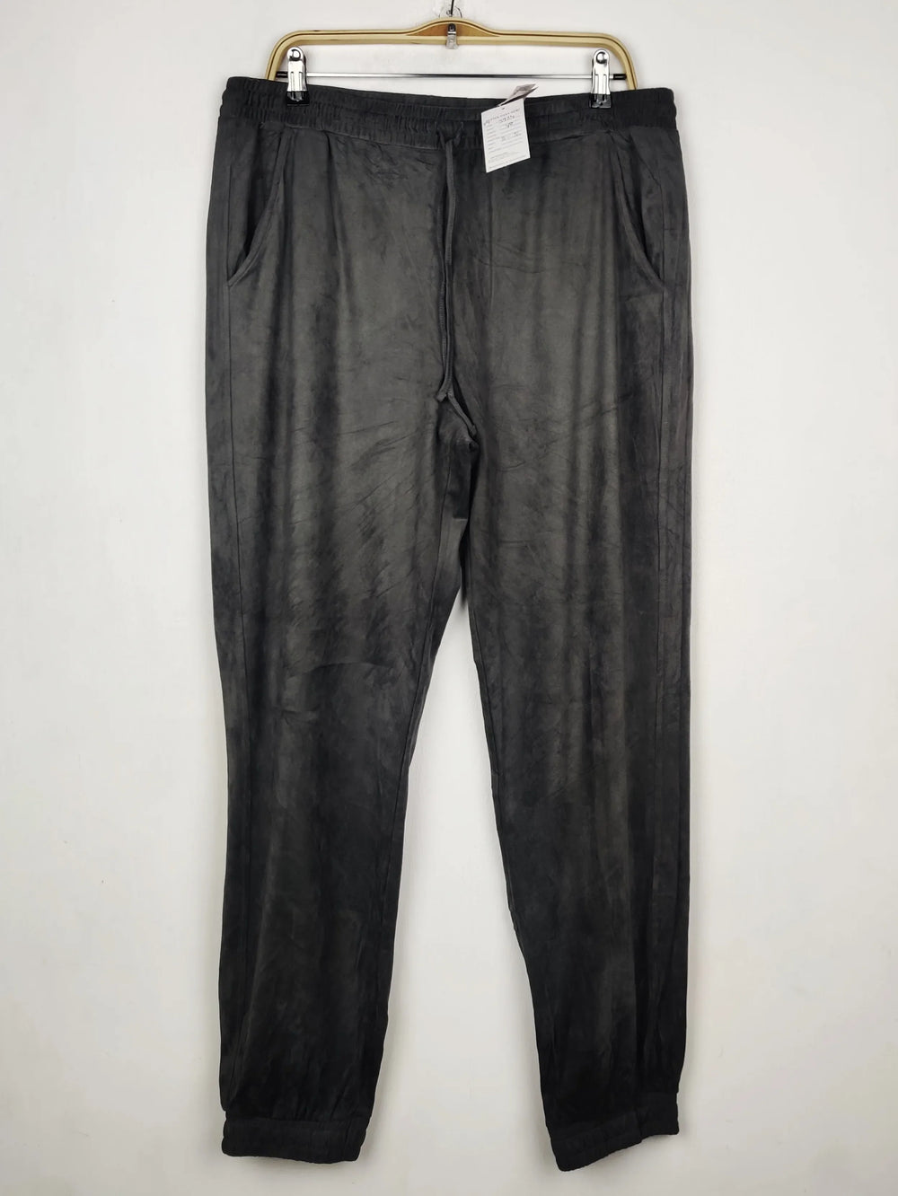Buy online pre-used pre-loved 100% authentic & Original branded Primark (TT-3924) available in Pakistan. Top international brands avilable.