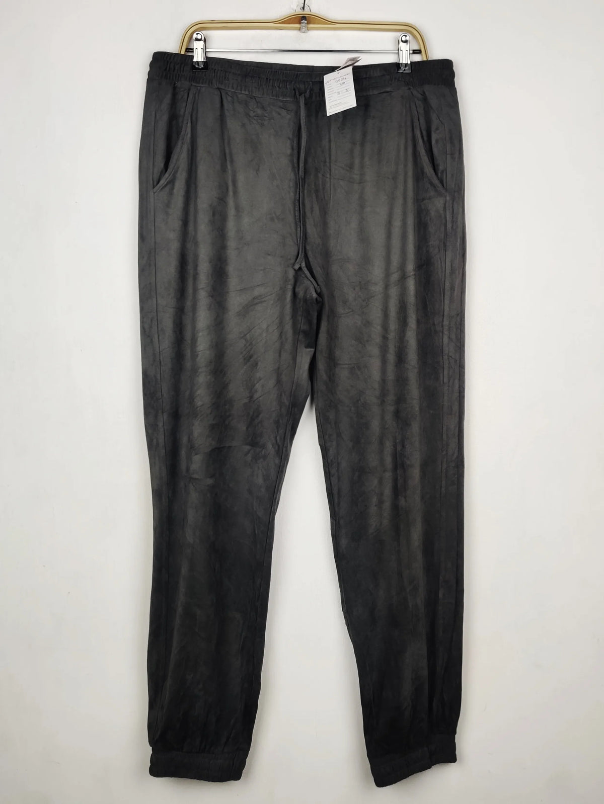 Buy online pre-used pre-loved 100% authentic & Original branded Primark (TT-3924) available in Pakistan. Top international brands avilable.