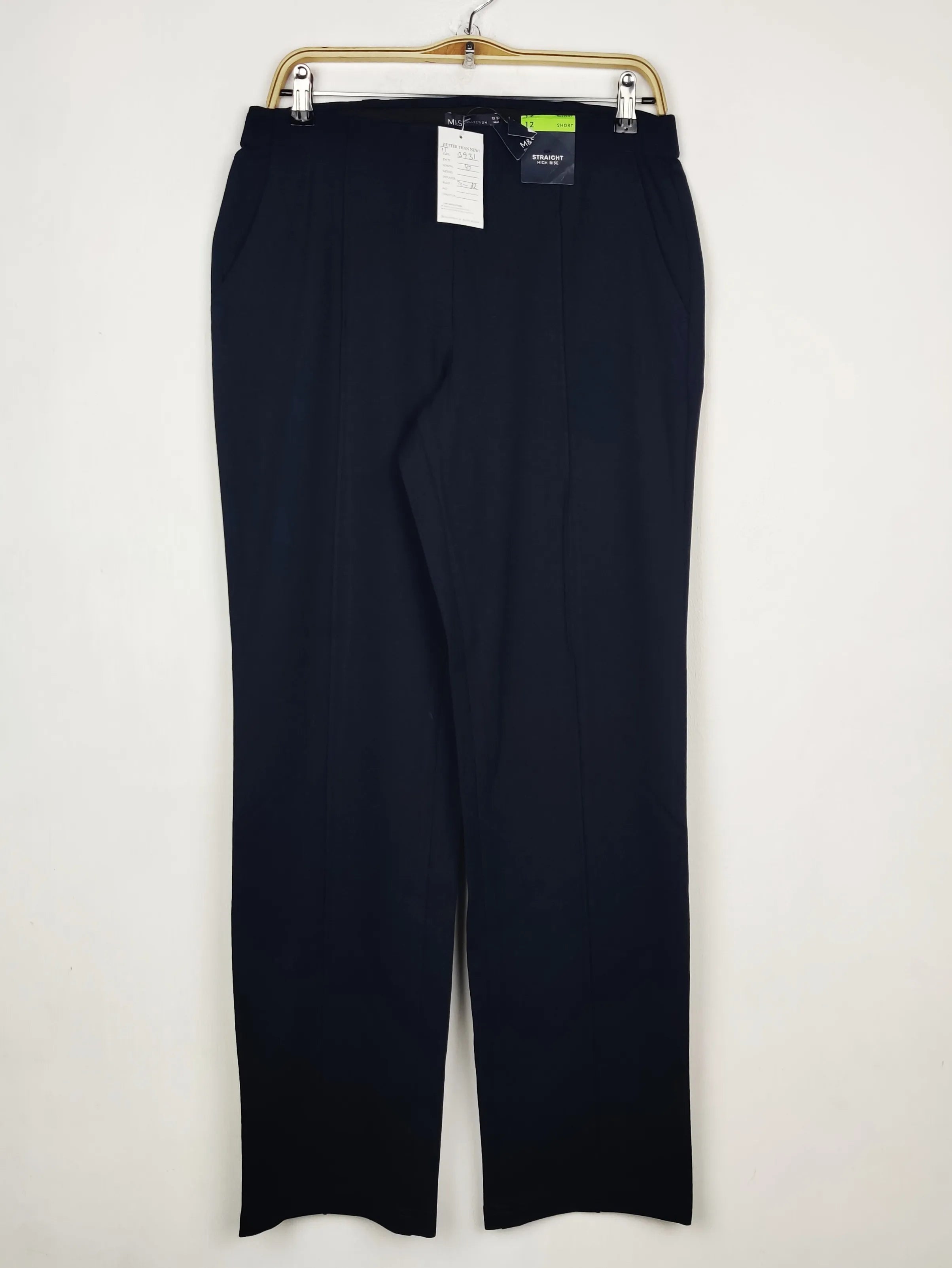 Buy online pre-used pre-loved 100% authentic & Original branded Marks & Spencer (TT-3931) available in Pakistan. Top international brands avilable.