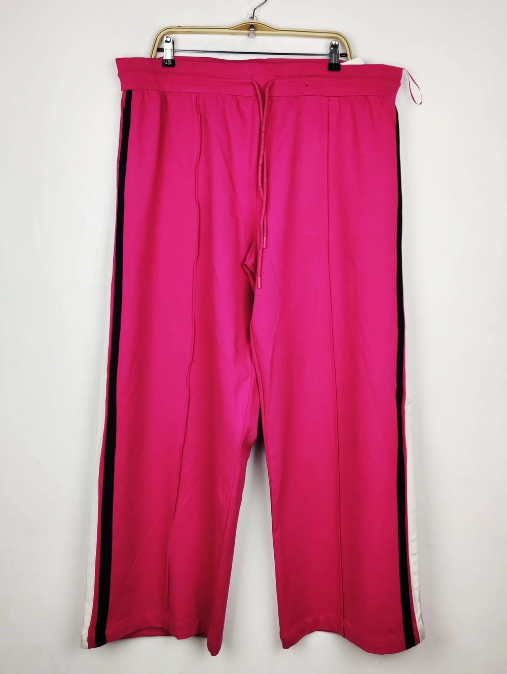 Buy online pre-used pre-loved 100% authentic & Original branded Marks & Spencer (TT-3935) available in Pakistan. Top international brands avilable.