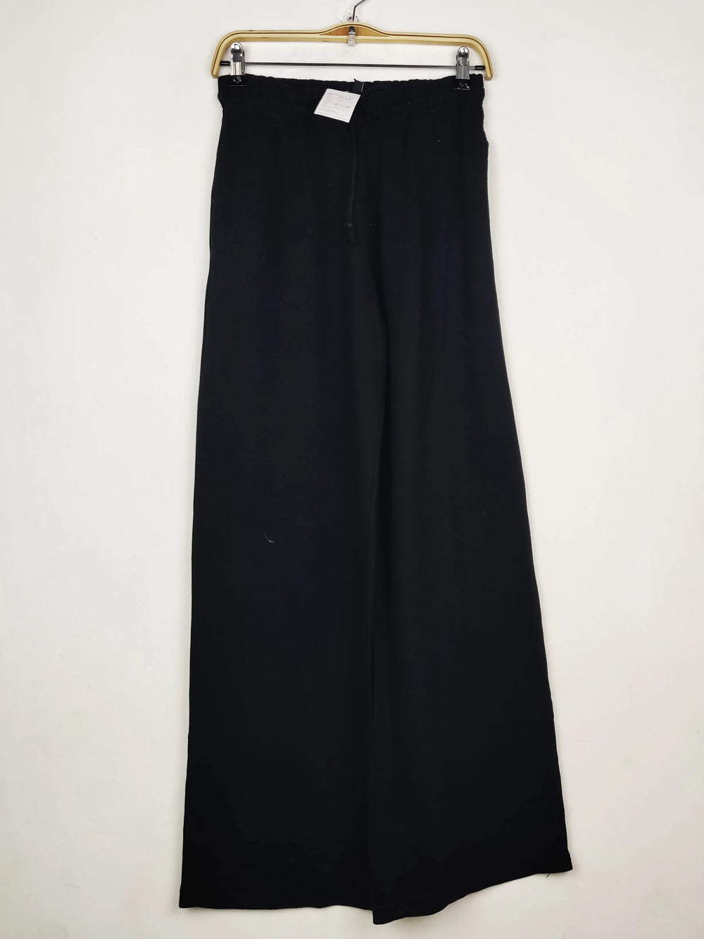 Buy online pre-used pre-loved 100% authentic & Original branded Stradivarius (TT-3945) available in Pakistan. Top international brands avilable.