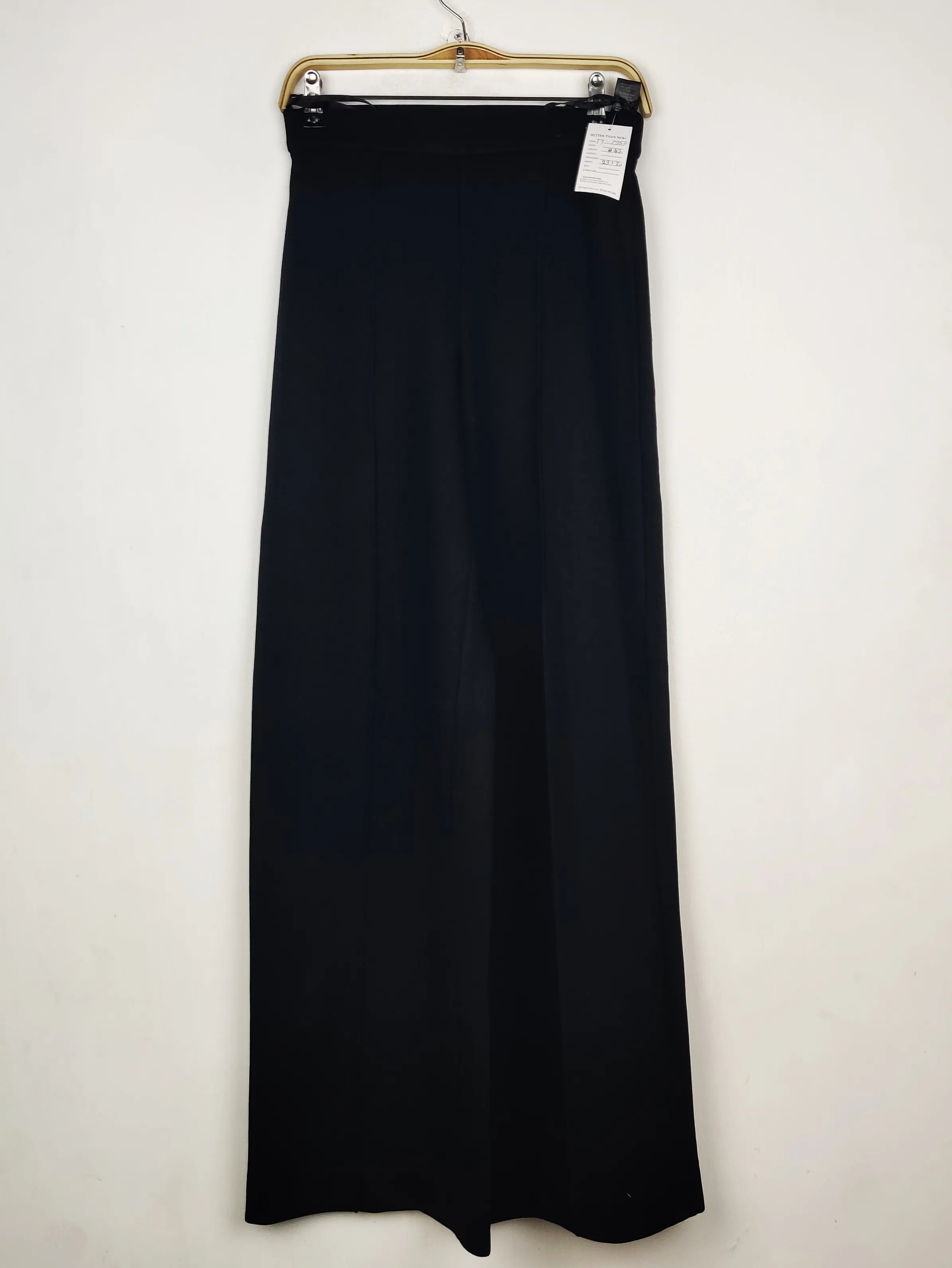 Buy online pre-used pre-loved 100% authentic & Original branded Marks & Spencer (TT-3952) available in Pakistan. Top international brands avilable.
