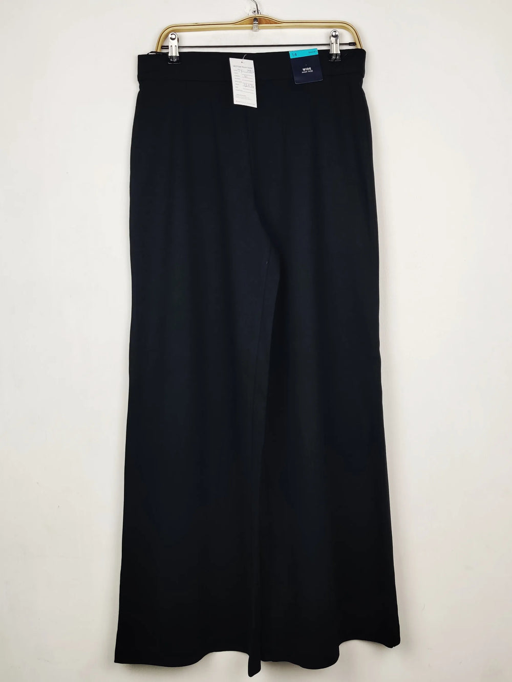 Buy online pre-used pre-loved 100% authentic & Original branded Marks & Spencer (TT-3956) available in Pakistan. Top international brands avilable.