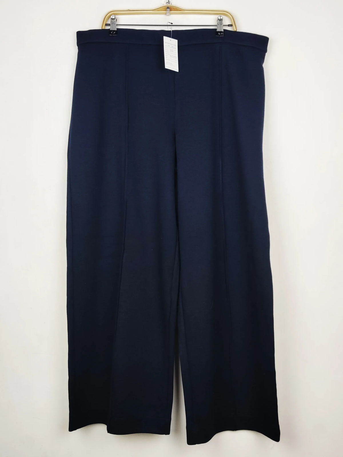 Buy online pre-used pre-loved 100% authentic & Original branded Marks & Spencer (TT-3962) available in Pakistan. Top international brands avilable.