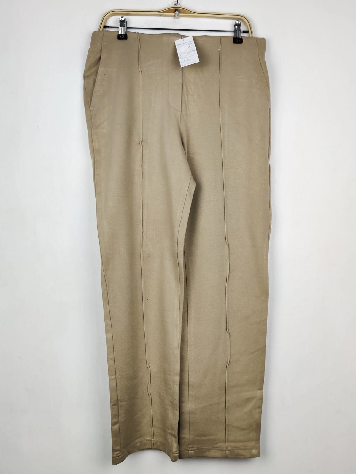 Buy online pre-used pre-loved 100% authentic & Original branded Marks & Spencer (TT-3964) available in Pakistan. Top international brands avilable.