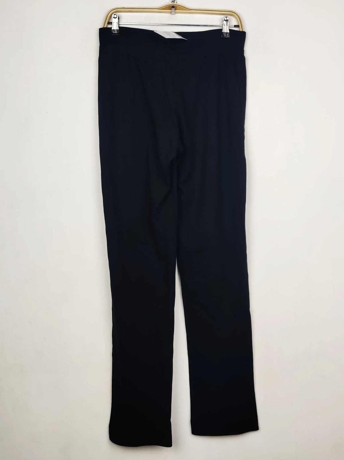 Buy online pre-used pre-loved 100% authentic & Original branded Unknown Brand (TT-3968) available in Pakistan. Top international brands avilable.