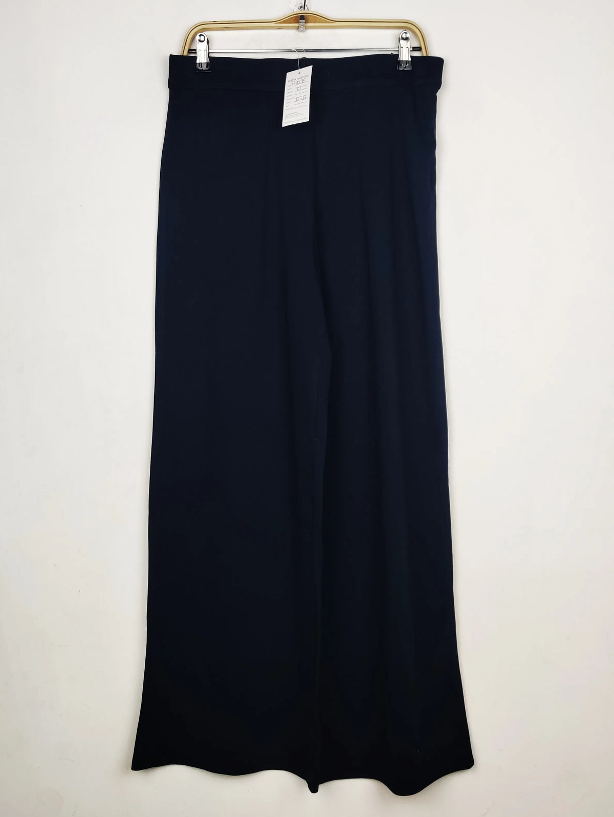 Buy online pre-used pre-loved 100% authentic & Original branded Marks & Spencer (TT-3975) available in Pakistan. Top international brands avilable.
