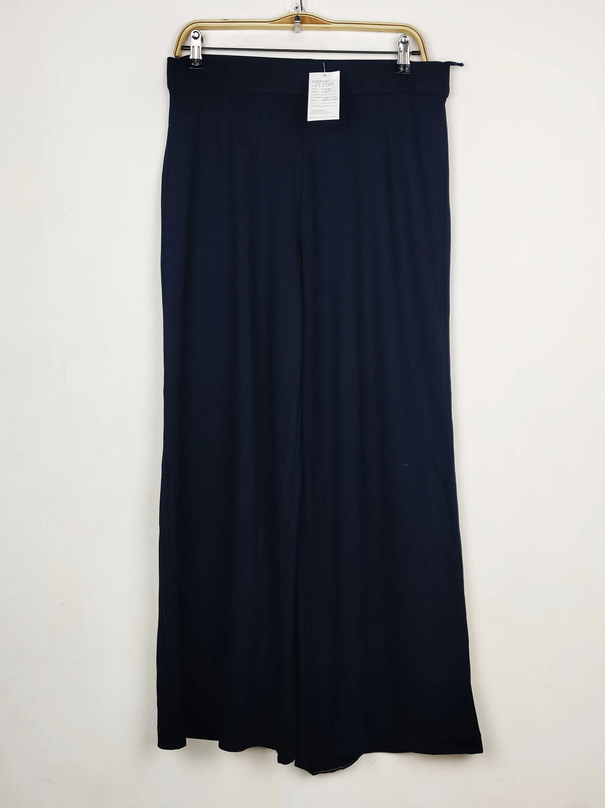 Buy online pre-used pre-loved 100% authentic & Original branded Marks & Spencer (TT-3988) available in Pakistan. Top international brands avilable.