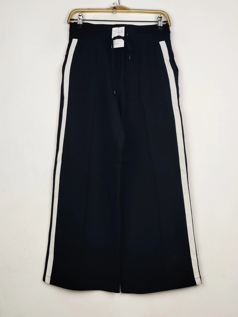Buy online pre-used pre-loved 100% authentic & Original branded Marks & Spencer (TT-3989) available in Pakistan. Top international brands avilable.