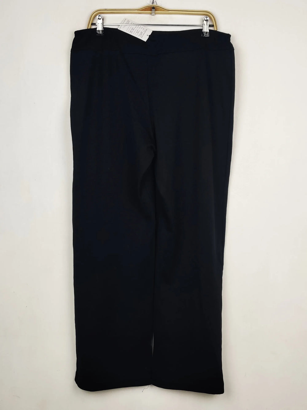 Buy online pre-used pre-loved 100% authentic & Original branded Unknown Brand (TT-3997) available in Pakistan. Top international brands avilable.