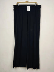 Buy online pre-used pre-loved 100% authentic & Original branded Marks & Spencer (TT-4004) available in Pakistan. Top international brands avilable.