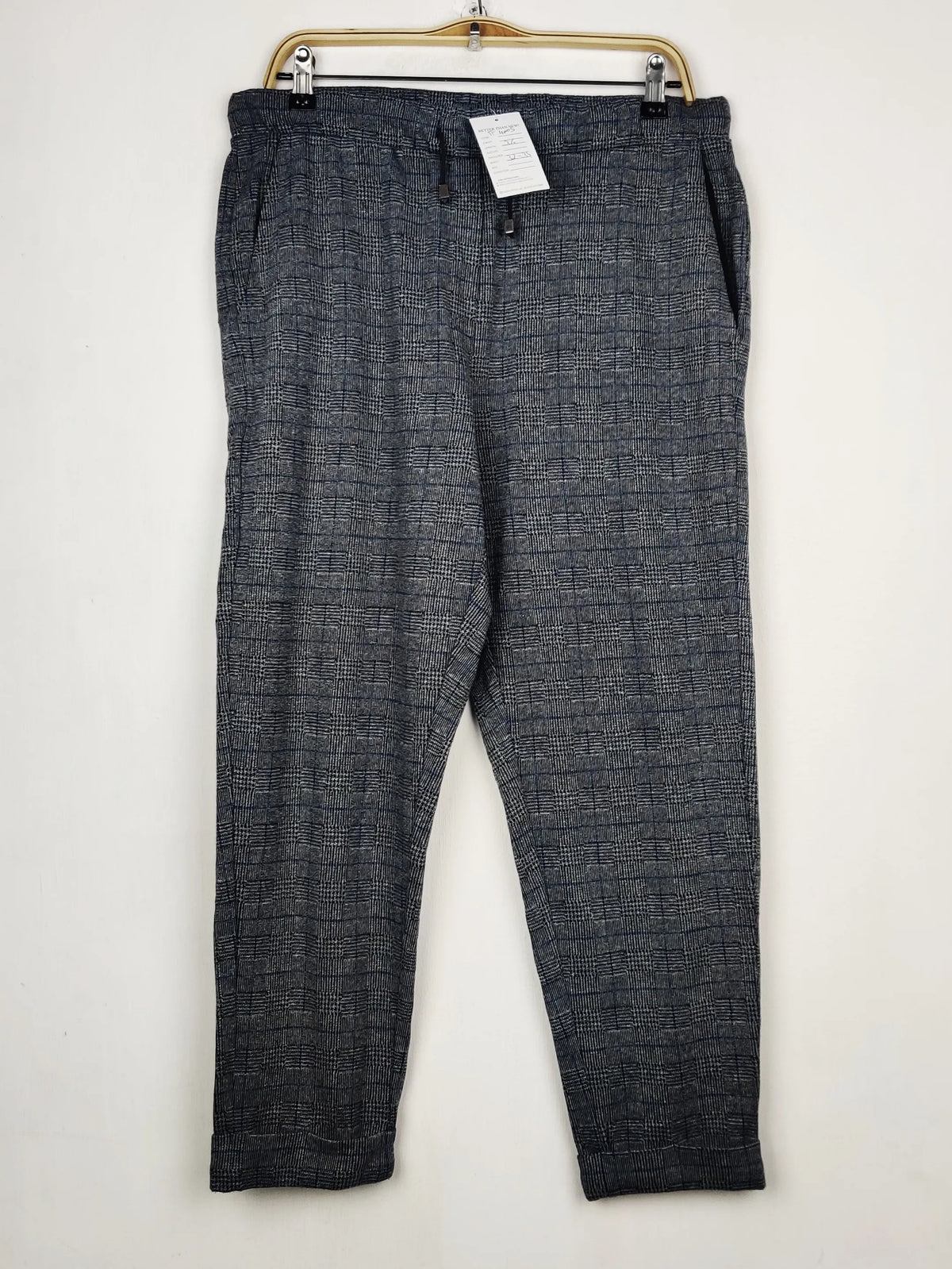 Buy online pre-used pre-loved 100% authentic & Original branded Marks & Spencer (TT-4005) available in Pakistan. Top international brands avilable.