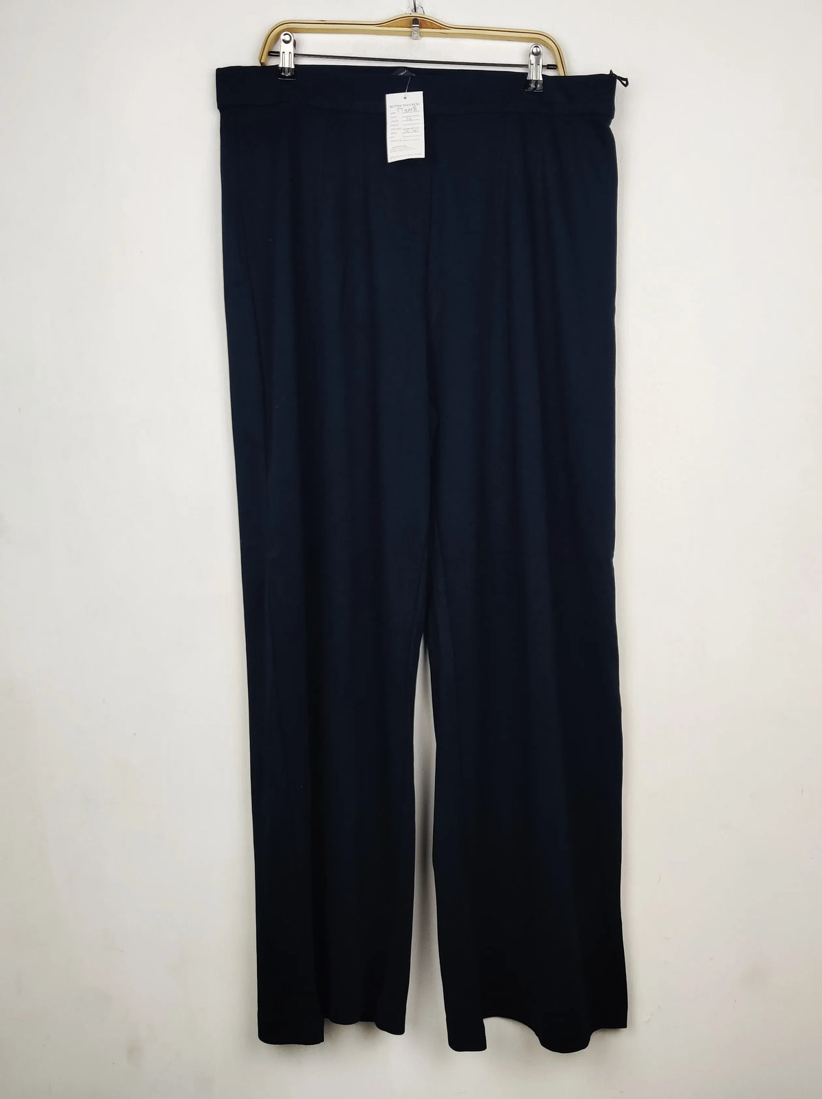 Buy online pre-used pre-loved 100% authentic & Original branded Marks & Spencer (TT-4008) available in Pakistan. Top international brands avilable.