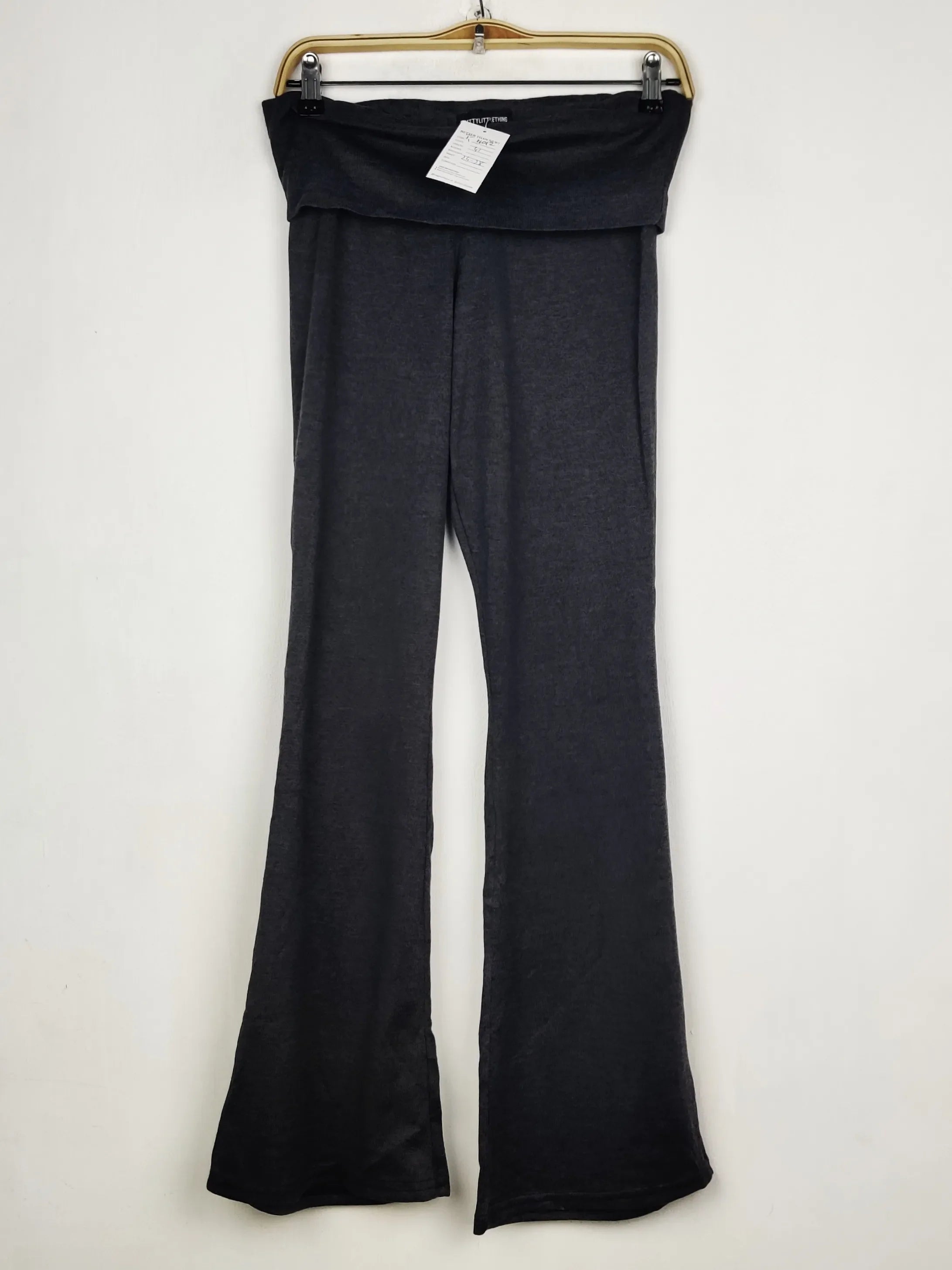 Buy online pre-used pre-loved 100% authentic & Original branded Prettylittlething (TT-4012) available in Pakistan. Top international brands avilable.