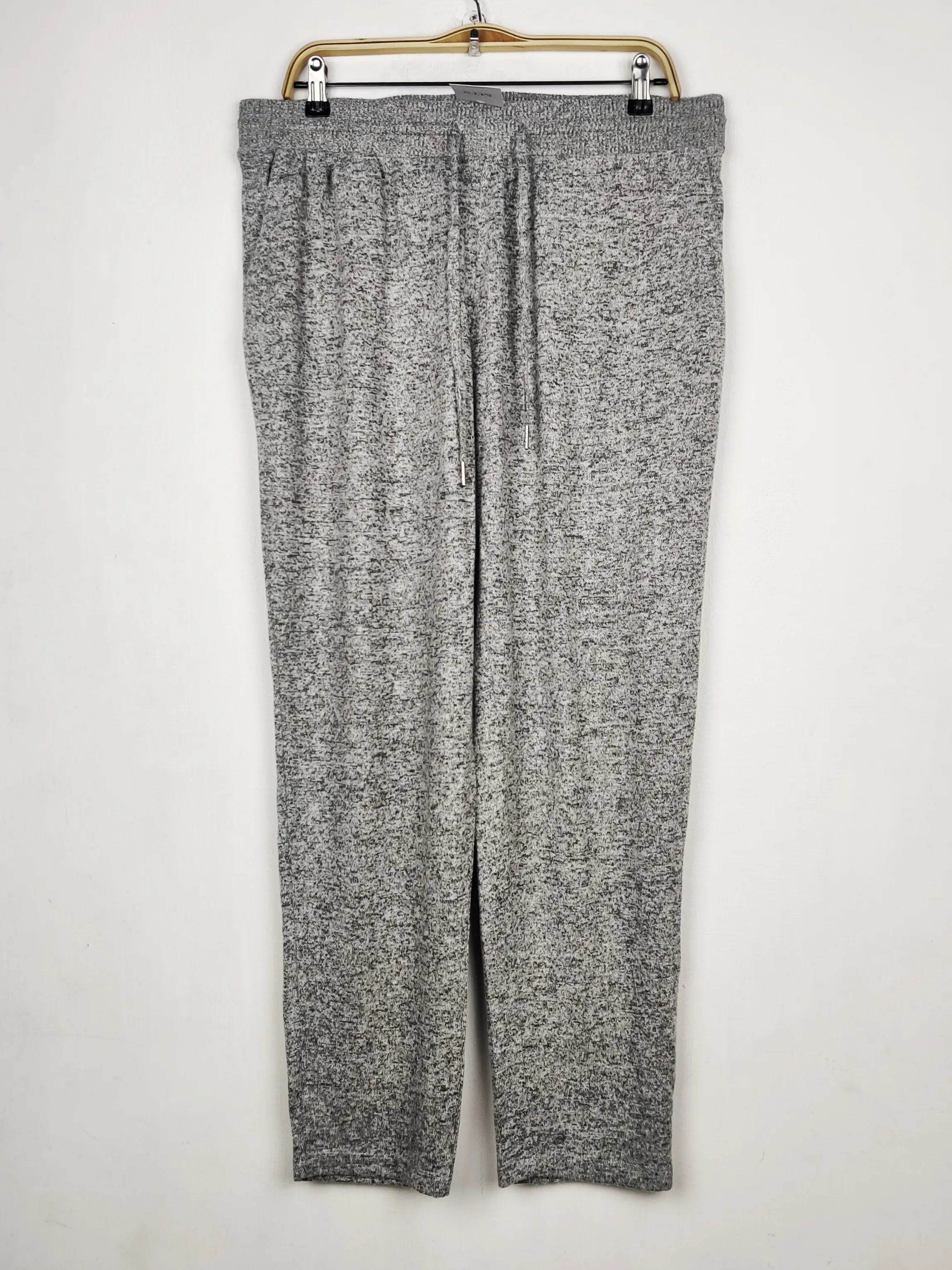 Buy online pre-used pre-loved 100% authentic & Original branded Unknown Brand (TT-4014) available in Pakistan. Top international brands avilable.