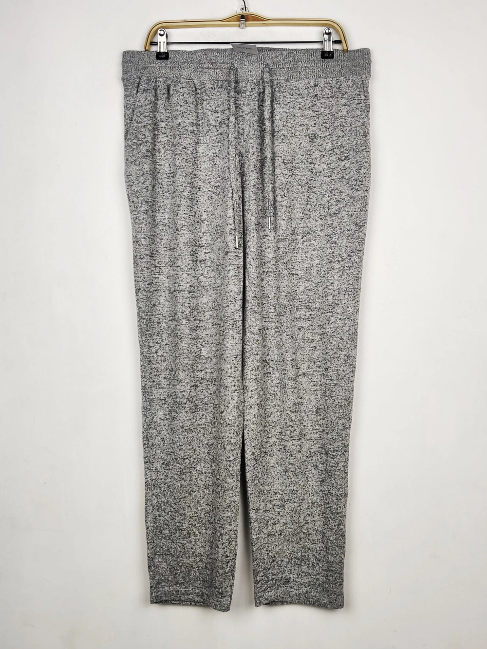 Buy online pre-used pre-loved 100% authentic & Original branded Unknown Brand (TT-4014) available in Pakistan. Top international brands avilable.