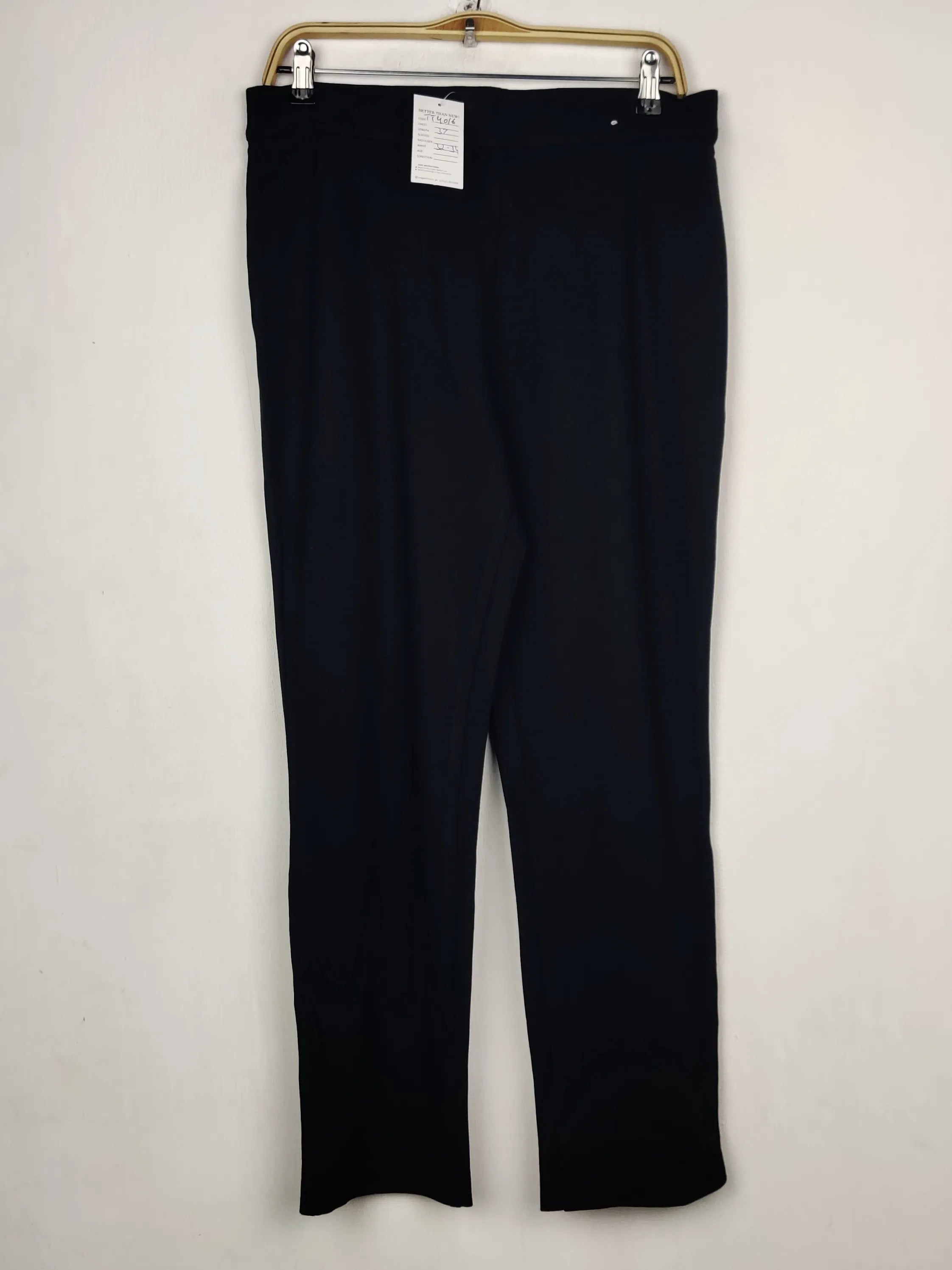 Buy online pre-used pre-loved 100% authentic & Original branded Marks & Spencer (TT-4016) available in Pakistan. Top international brands avilable.