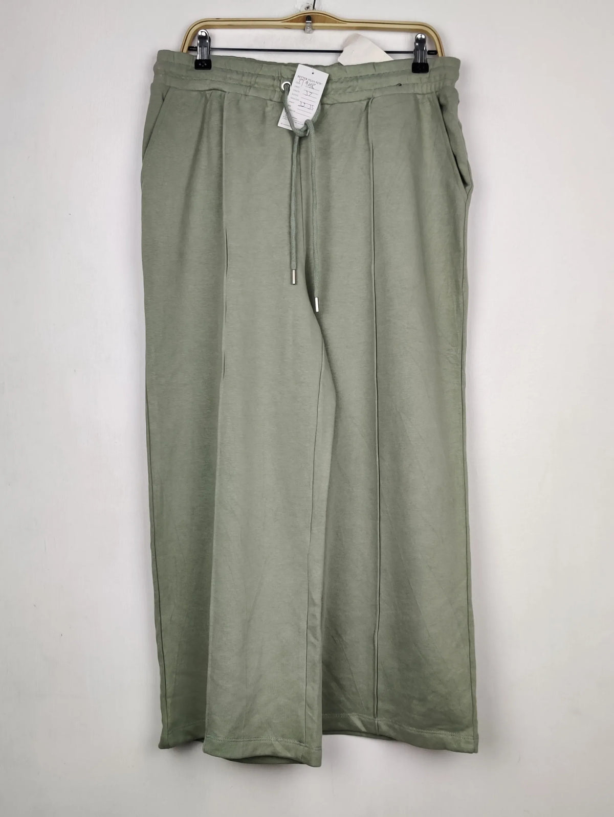 Buy online pre-used pre-loved 100% authentic & Original branded Marks & Spencer (TT-4018) available in Pakistan. Top international brands avilable.