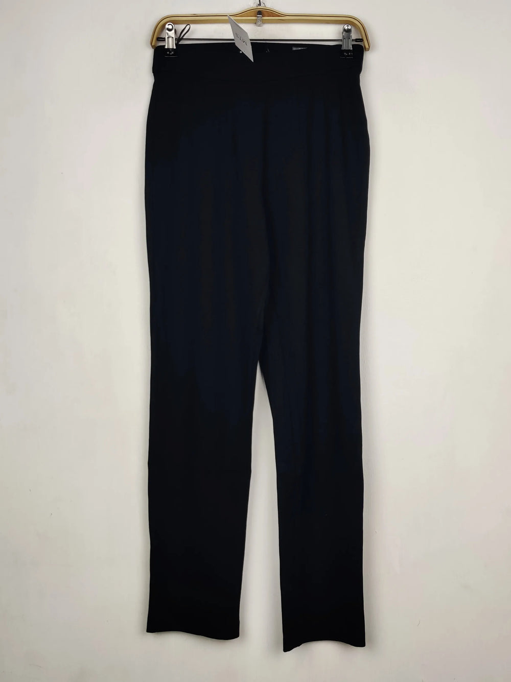 Buy online pre-used pre-loved 100% authentic & Original branded Unknown Brand (TT-4019) available in Pakistan. Top international brands avilable.