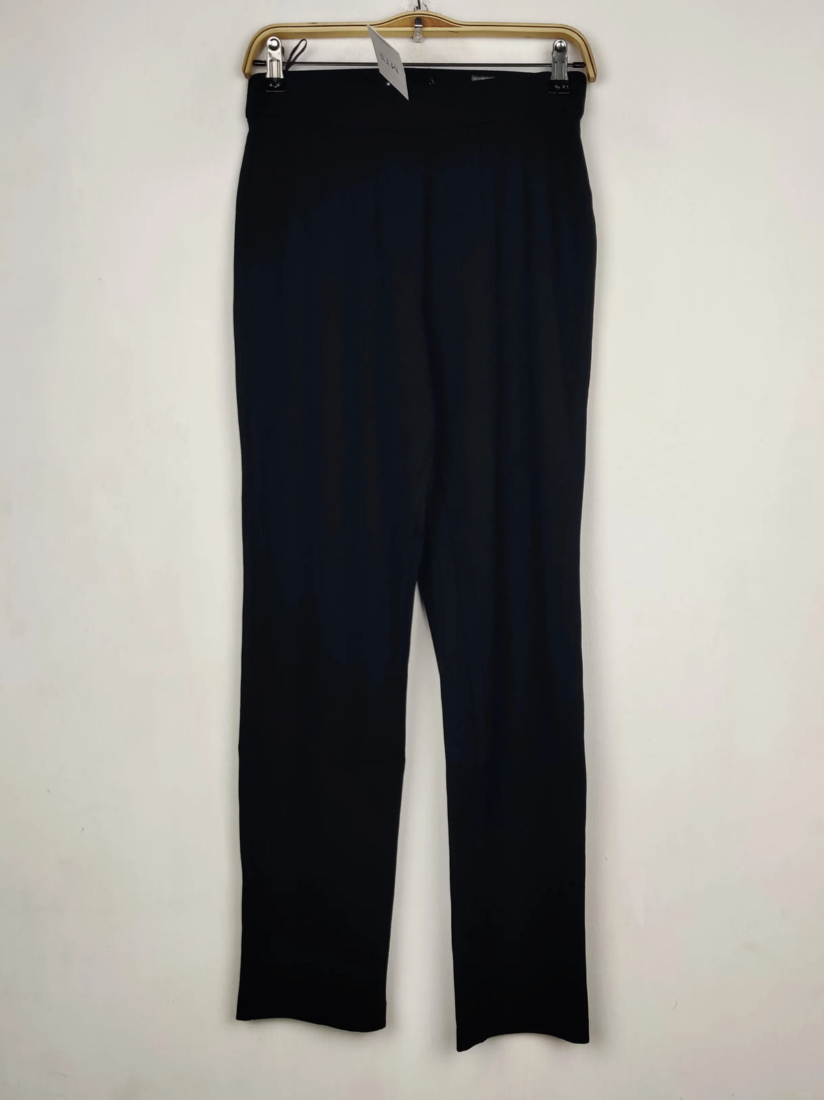 Buy online pre-used pre-loved 100% authentic & Original branded Unknown Brand (TT-4019) available in Pakistan. Top international brands avilable.