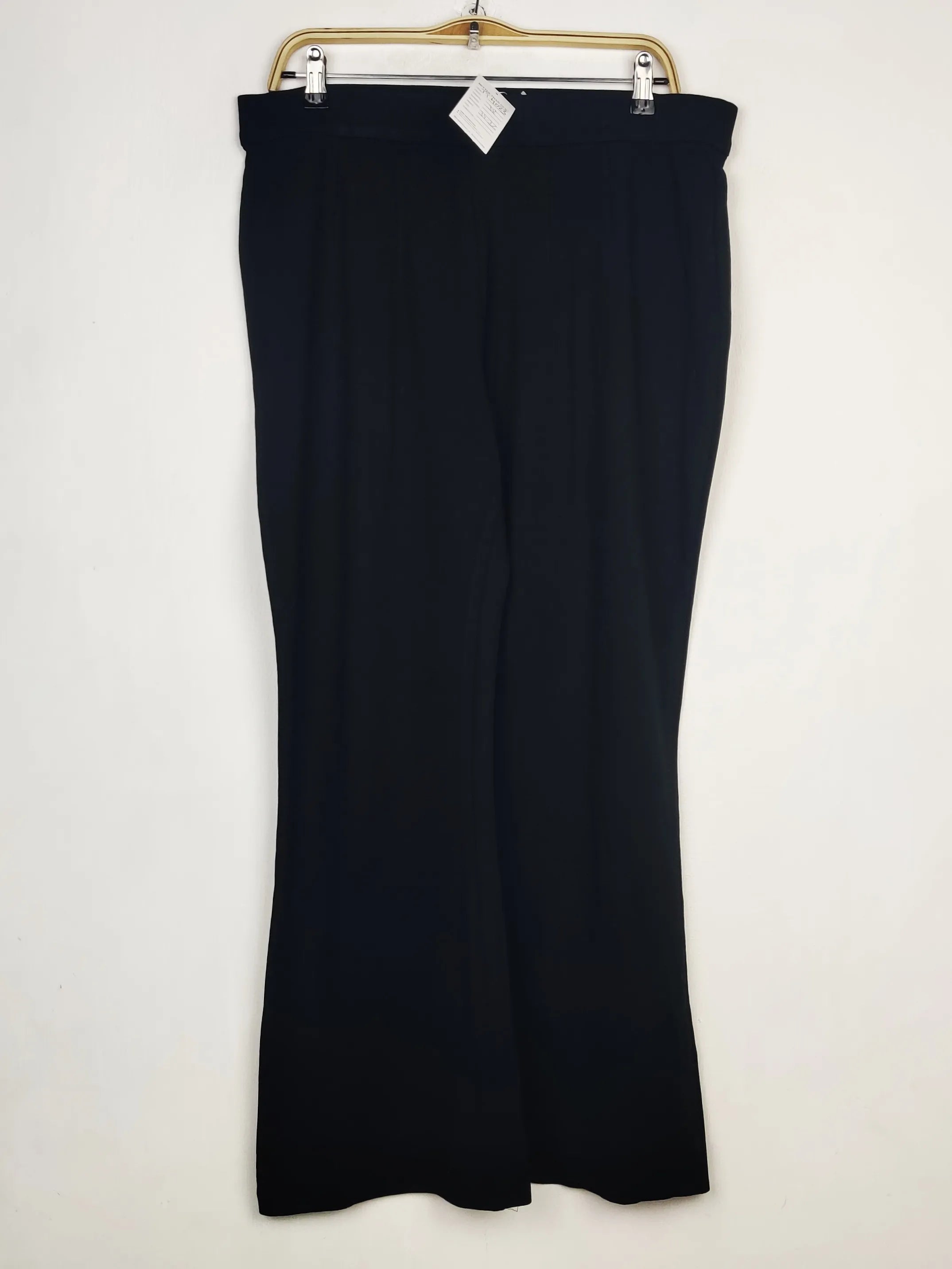 Buy online pre-used pre-loved 100% authentic & Original branded Marks & Spencer (TT-4023) available in Pakistan. Top international brands avilable.